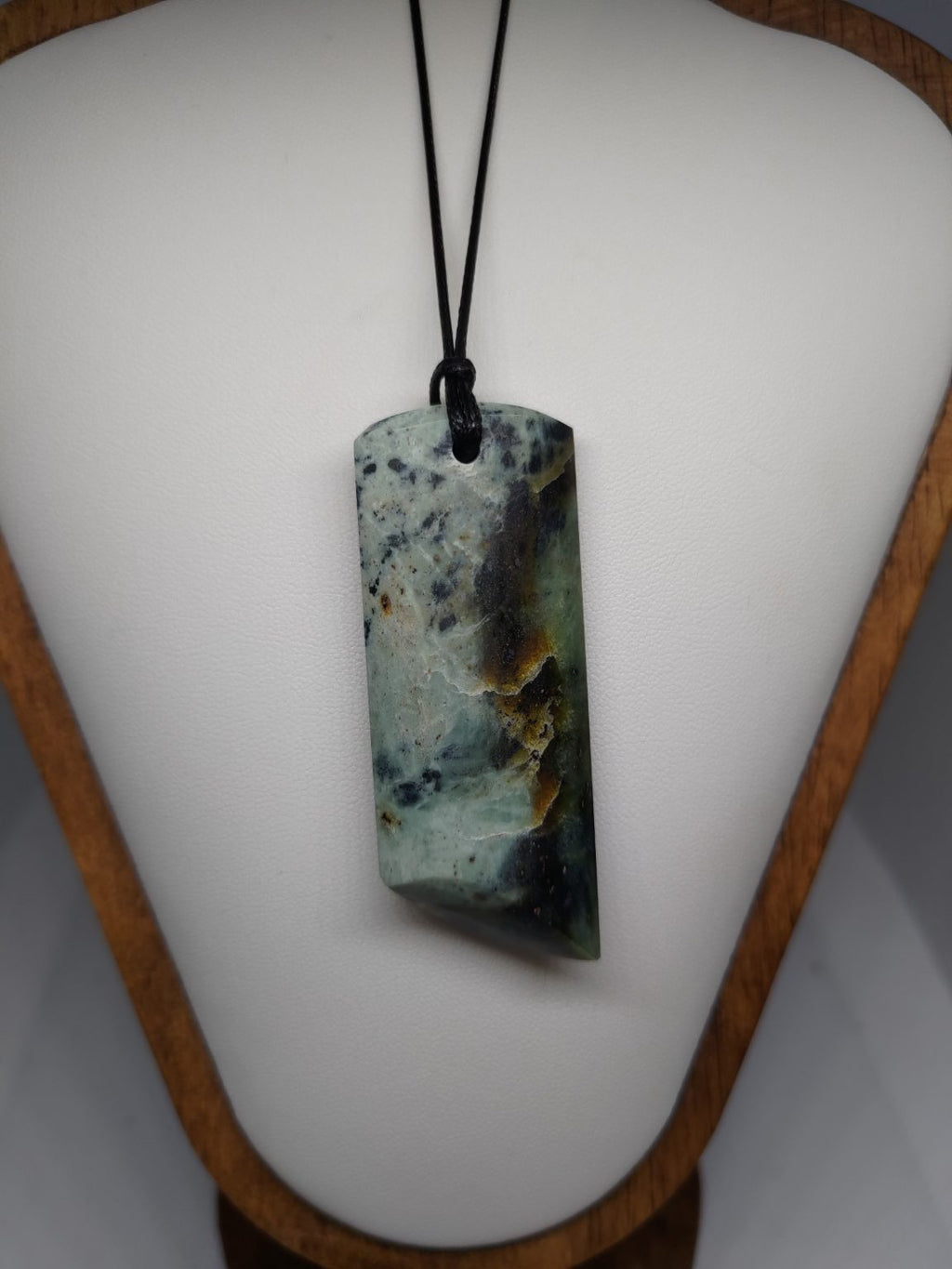 Pounamu Toki – Hand-Carved New Zealand Greenstone Adze 0006