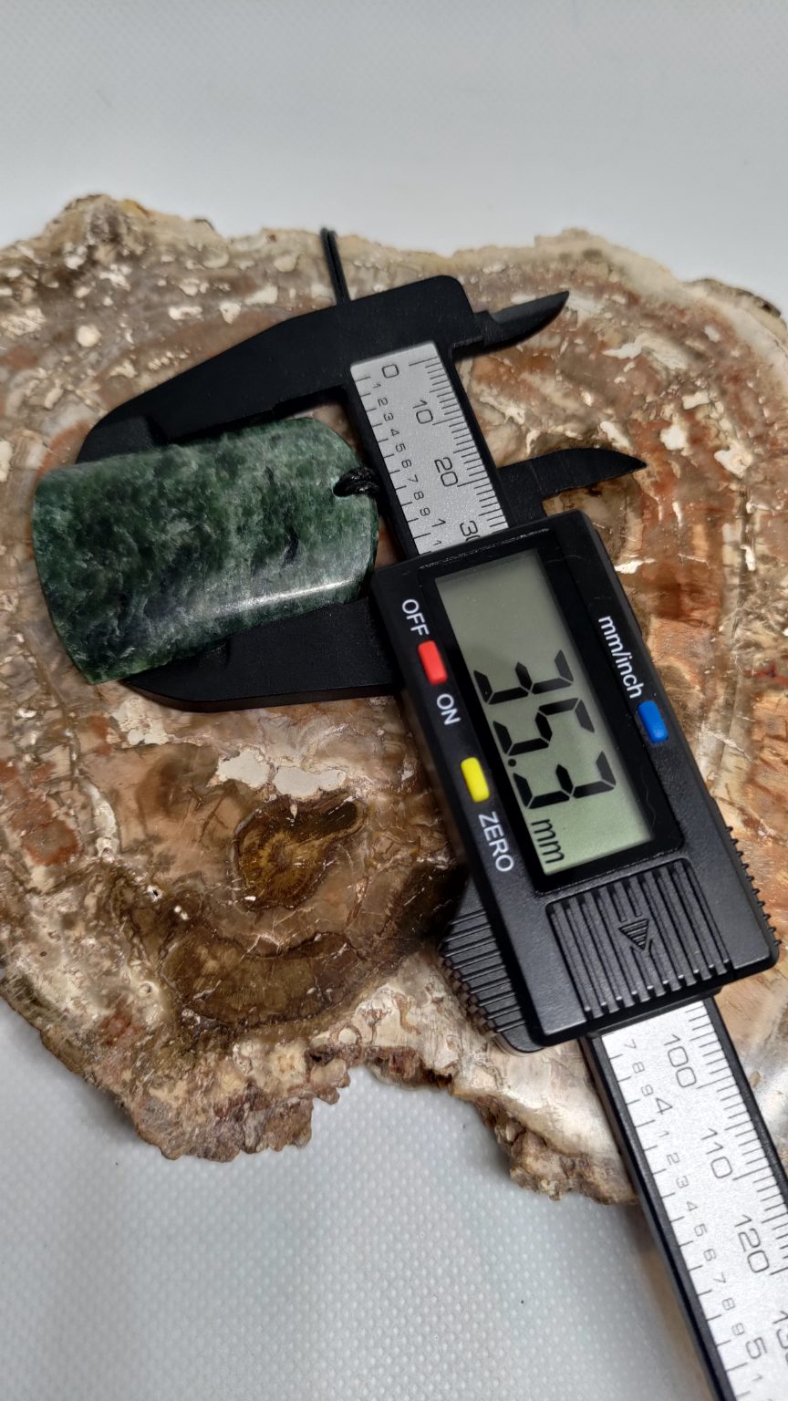Pounamu Toki – Hand-Carved New Zealand Greenstone Adze 0009