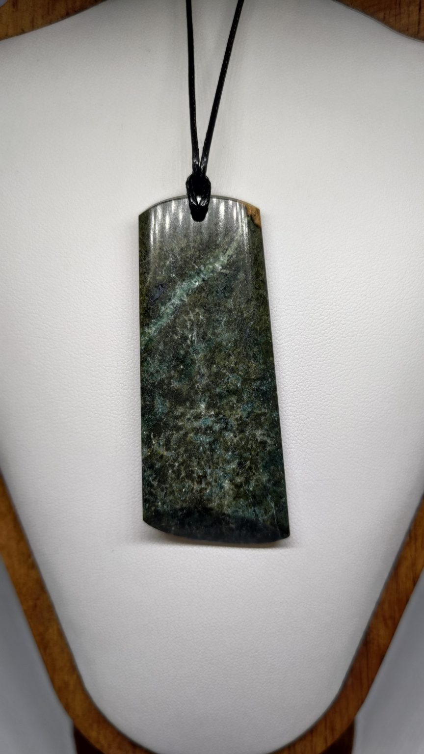 Pounamu Toki – Hand-Carved New Zealand Greenstone Adze 0012
