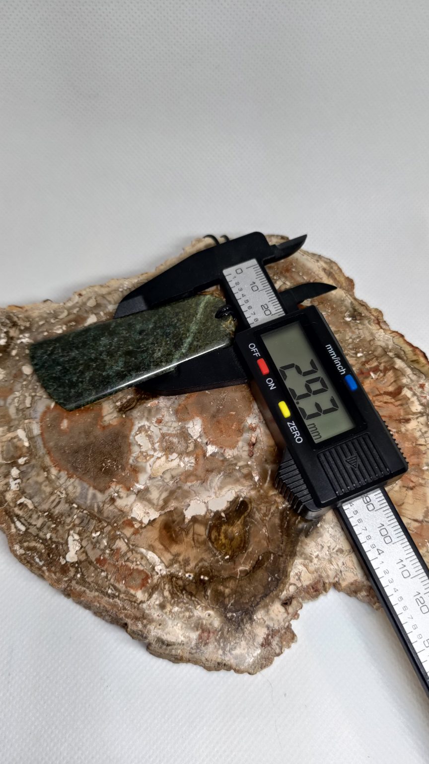Pounamu Toki – Hand-Carved New Zealand Greenstone Adze 0012