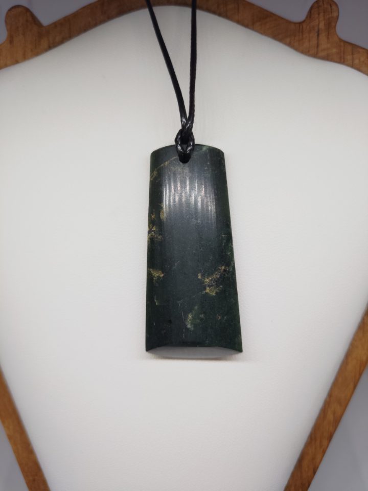 Pounamu Toki – Hand-Carved New Zealand Greenstone Adze 0030