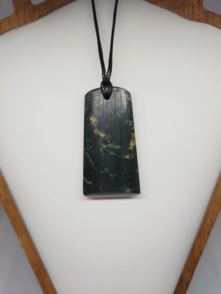 Pounamu Toki – Hand-Carved New Zealand Greenstone Adze 0033
