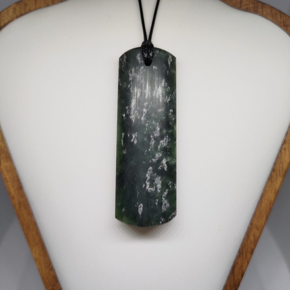 Pounamu Toki – Hand-Carved New Zealand Greenstone Adze 0042