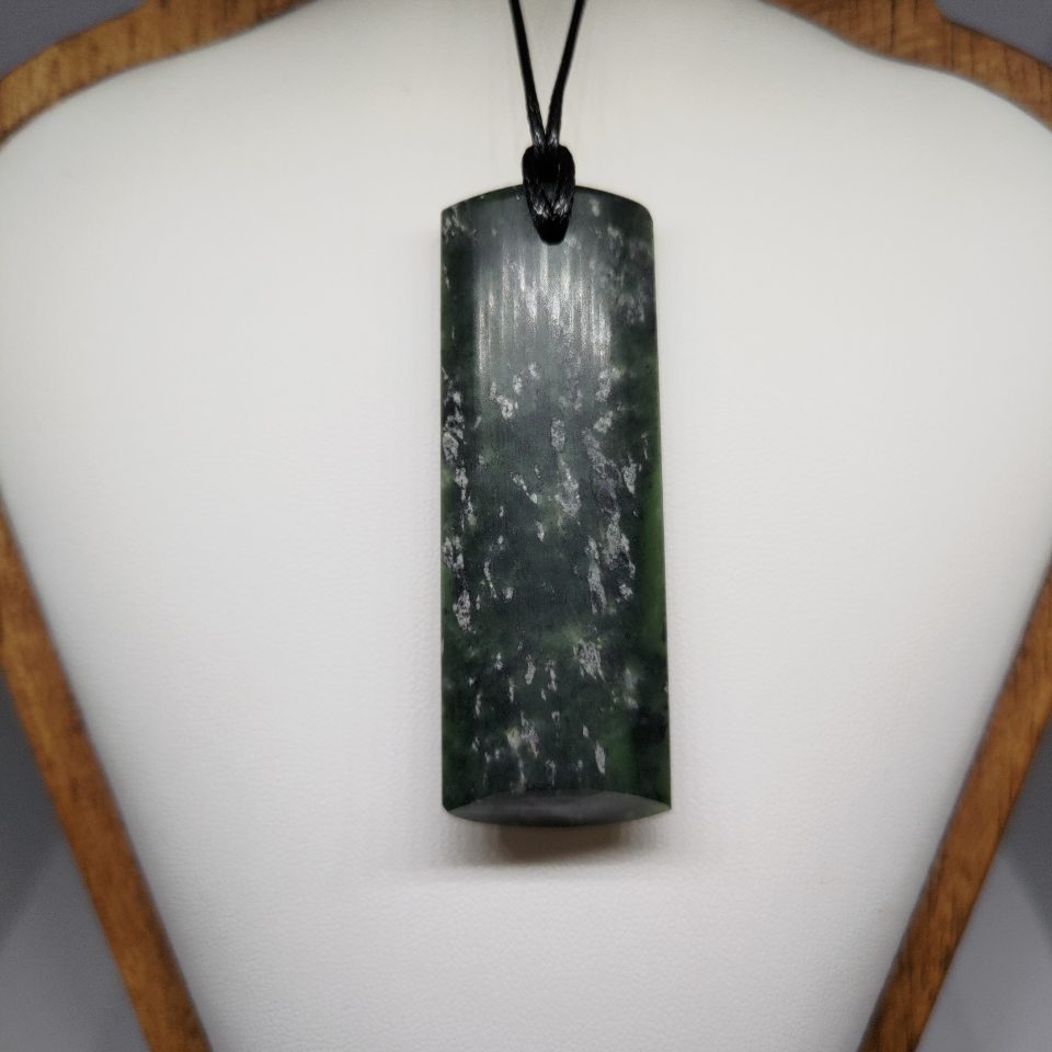 Pounamu Toki – Hand-Carved New Zealand Greenstone Adze 0042
