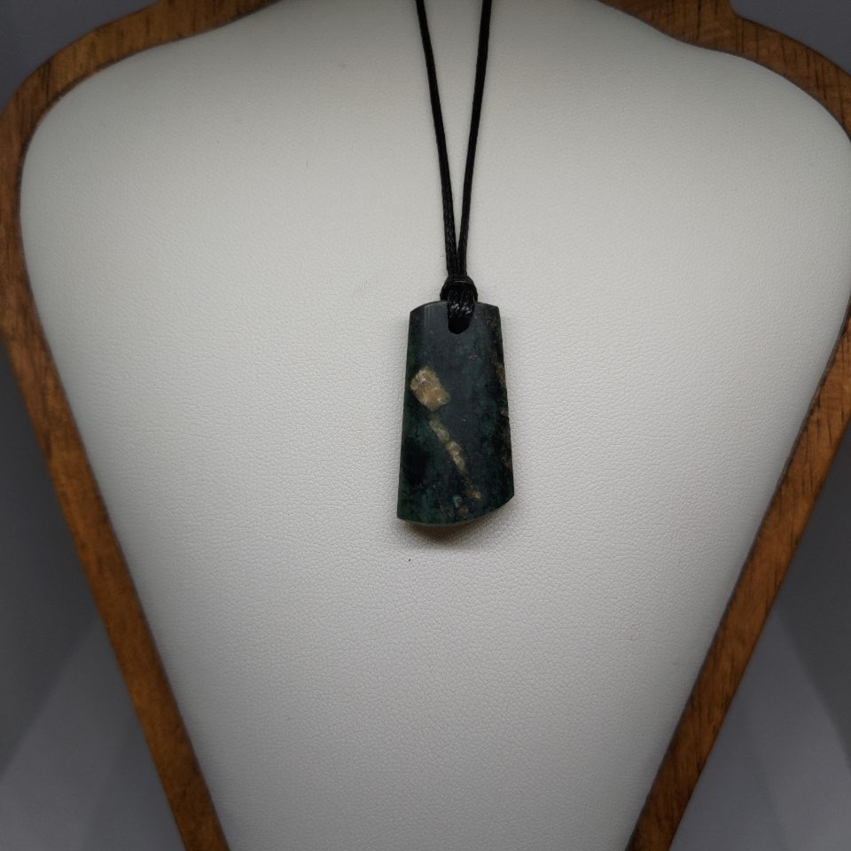 Pounamu Toki – Hand-Carved New Zealand Greenstone Adze 0044
