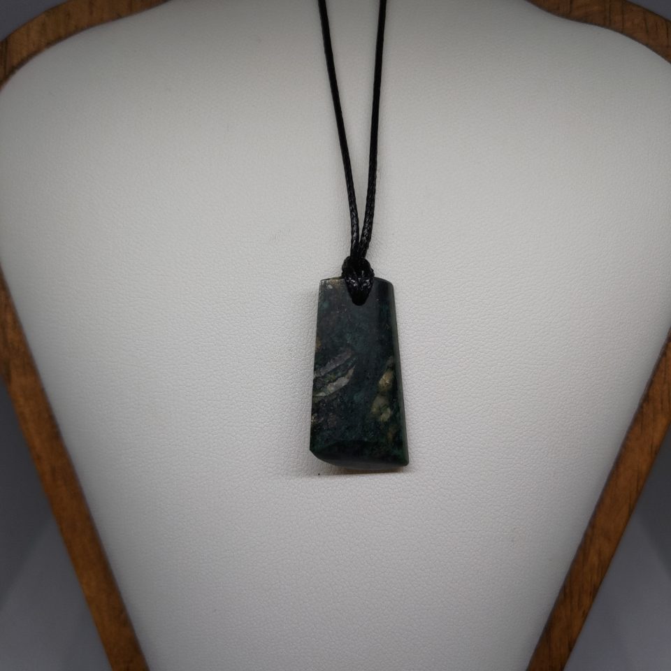 Pounamu Toki – Hand-Carved New Zealand Greenstone Adze 0044