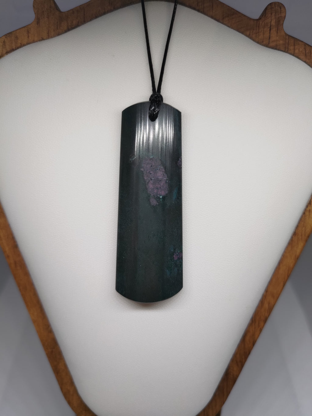 Goodletite – New Zealand Ruby Rock Hand Carved Pendant 0050