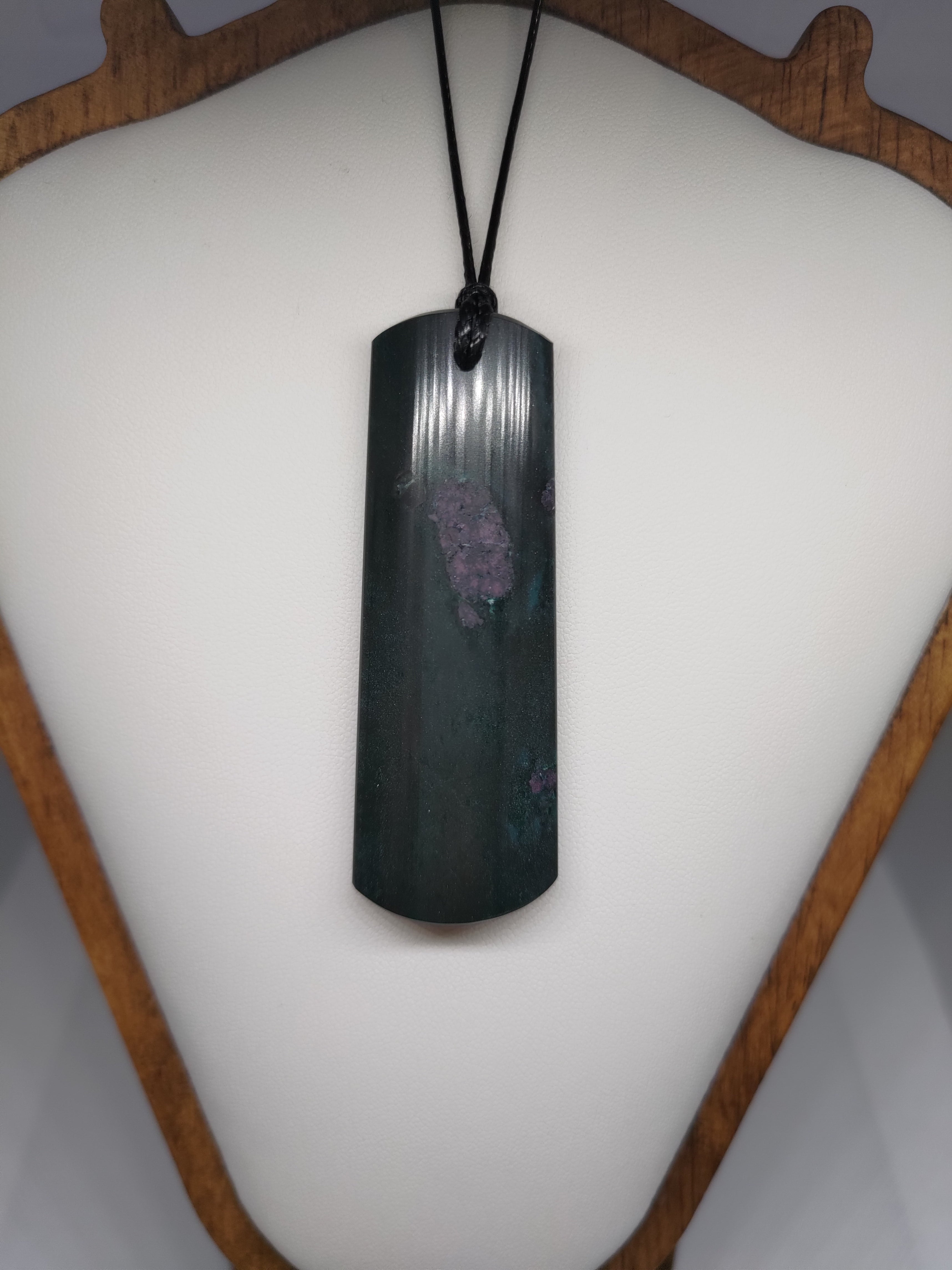 Goodletite – New Zealand Ruby Rock Hand Carved Pendant 0050