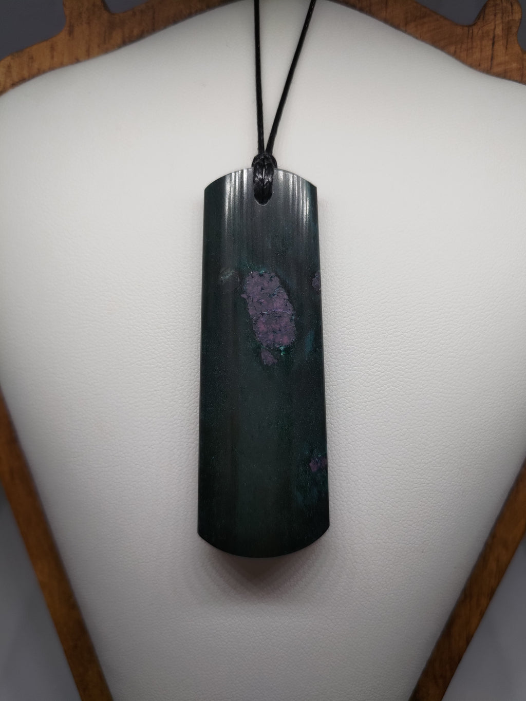Goodletite – New Zealand Ruby Rock Hand Carved Pendant 0050