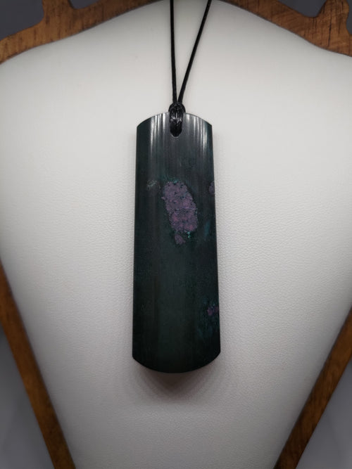 Goodletite – New Zealand Ruby Rock Hand Carved Pendant 0050