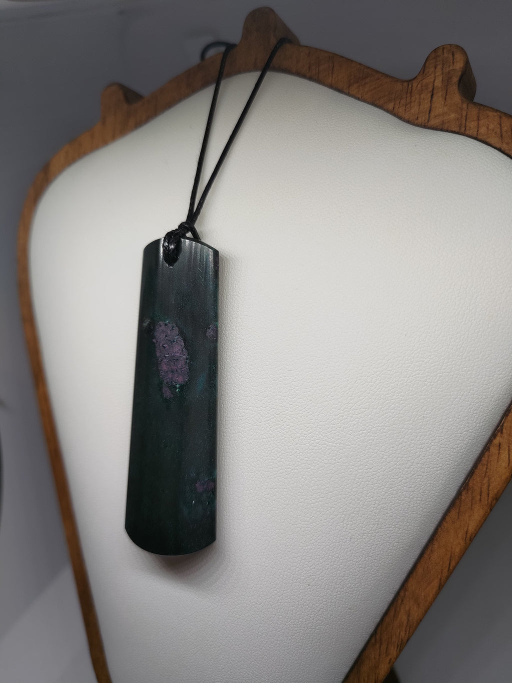 Goodletite – New Zealand Ruby Rock Hand Carved Pendant 0050