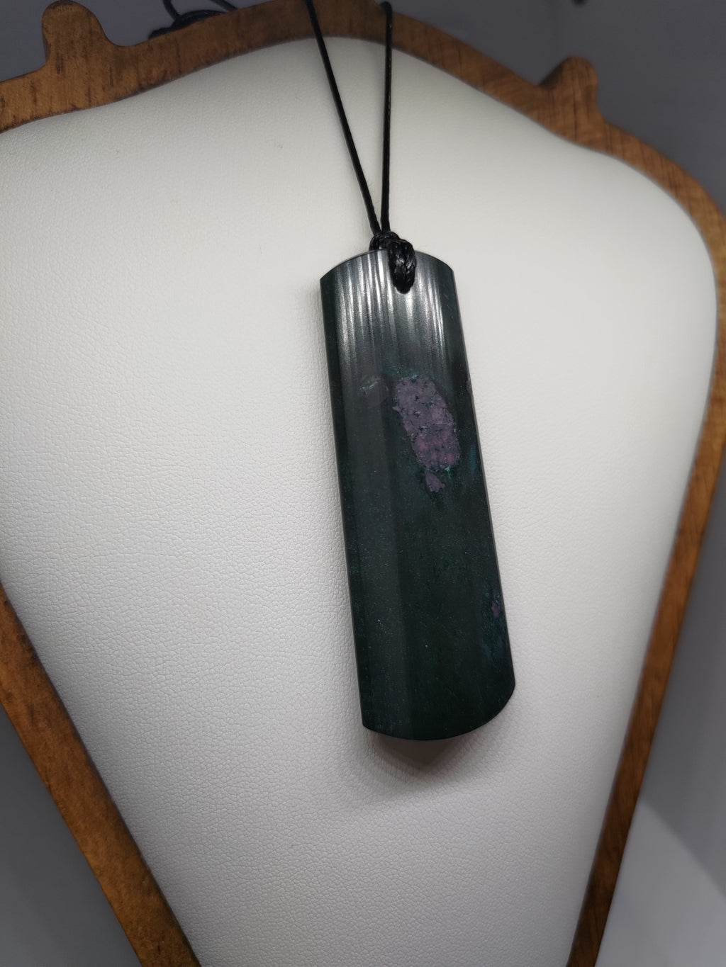 Goodletite – New Zealand Ruby Rock Hand Carved Pendant 0050