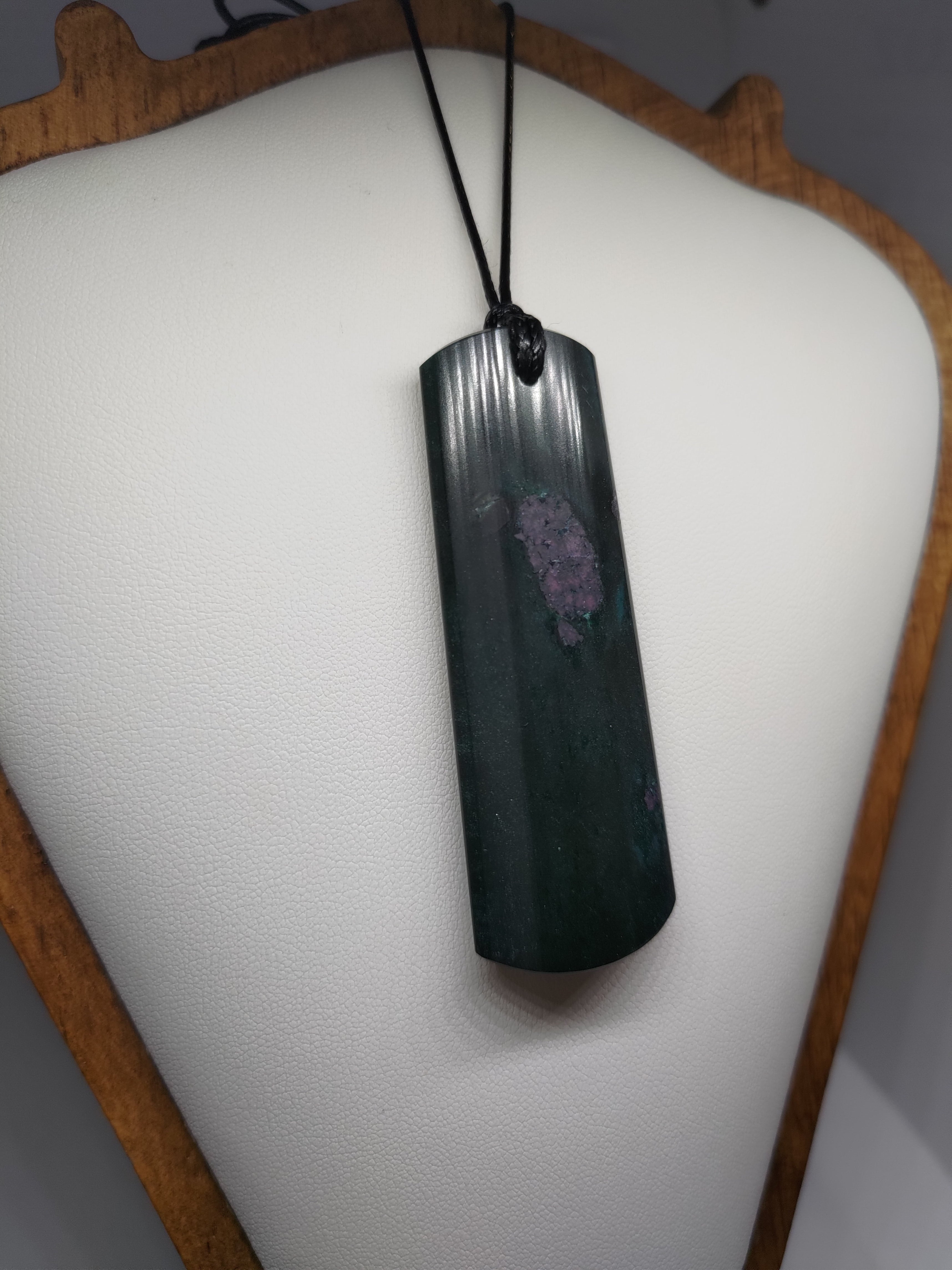 Goodletite – New Zealand Ruby Rock Hand Carved Pendant 0050