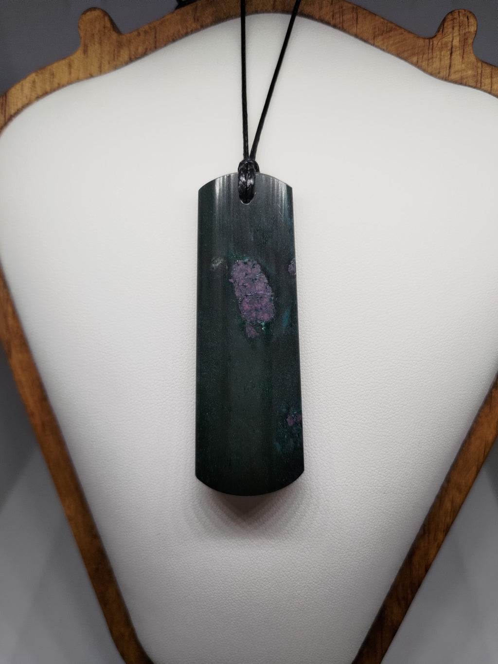 Goodletite – New Zealand Ruby Rock Hand Carved Pendant 0050
