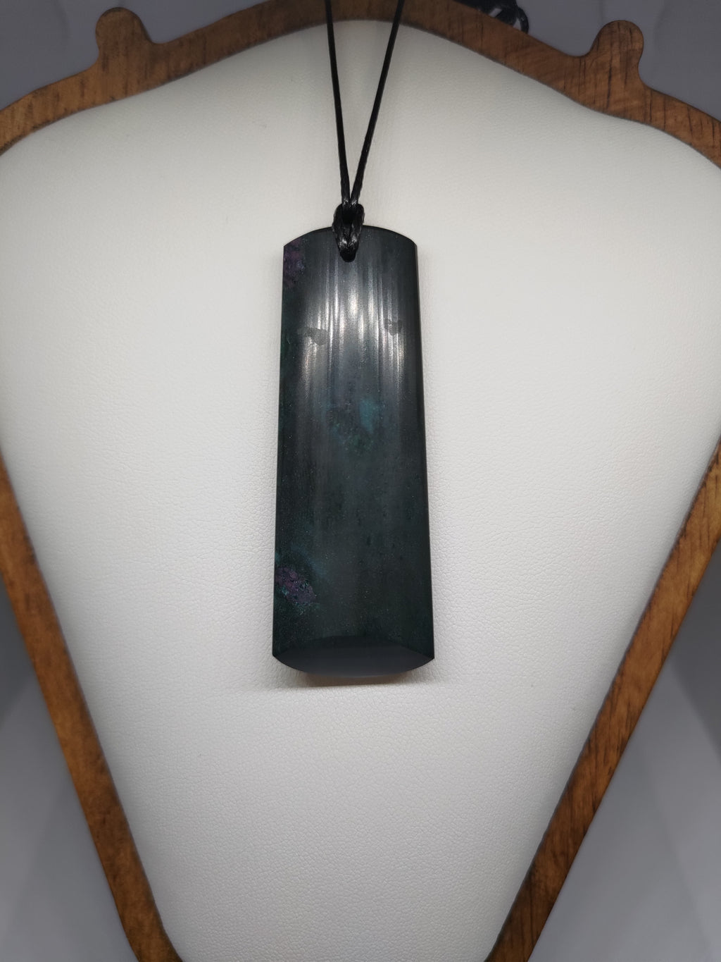 Goodletite – New Zealand Ruby Rock Hand Carved Pendant 0050
