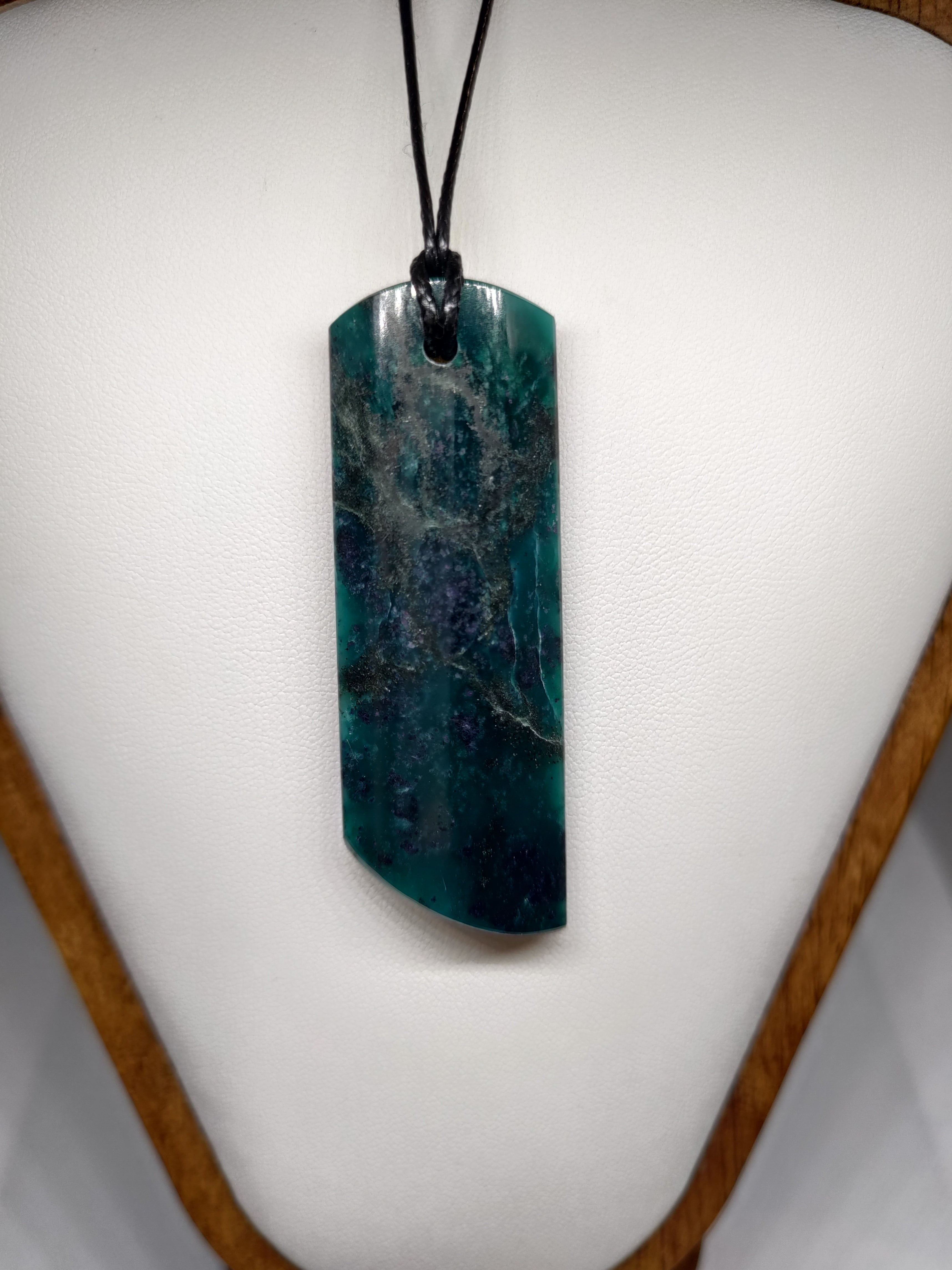 Goodletite – New Zealand Ruby Rock Hand Carved Pendant 0049