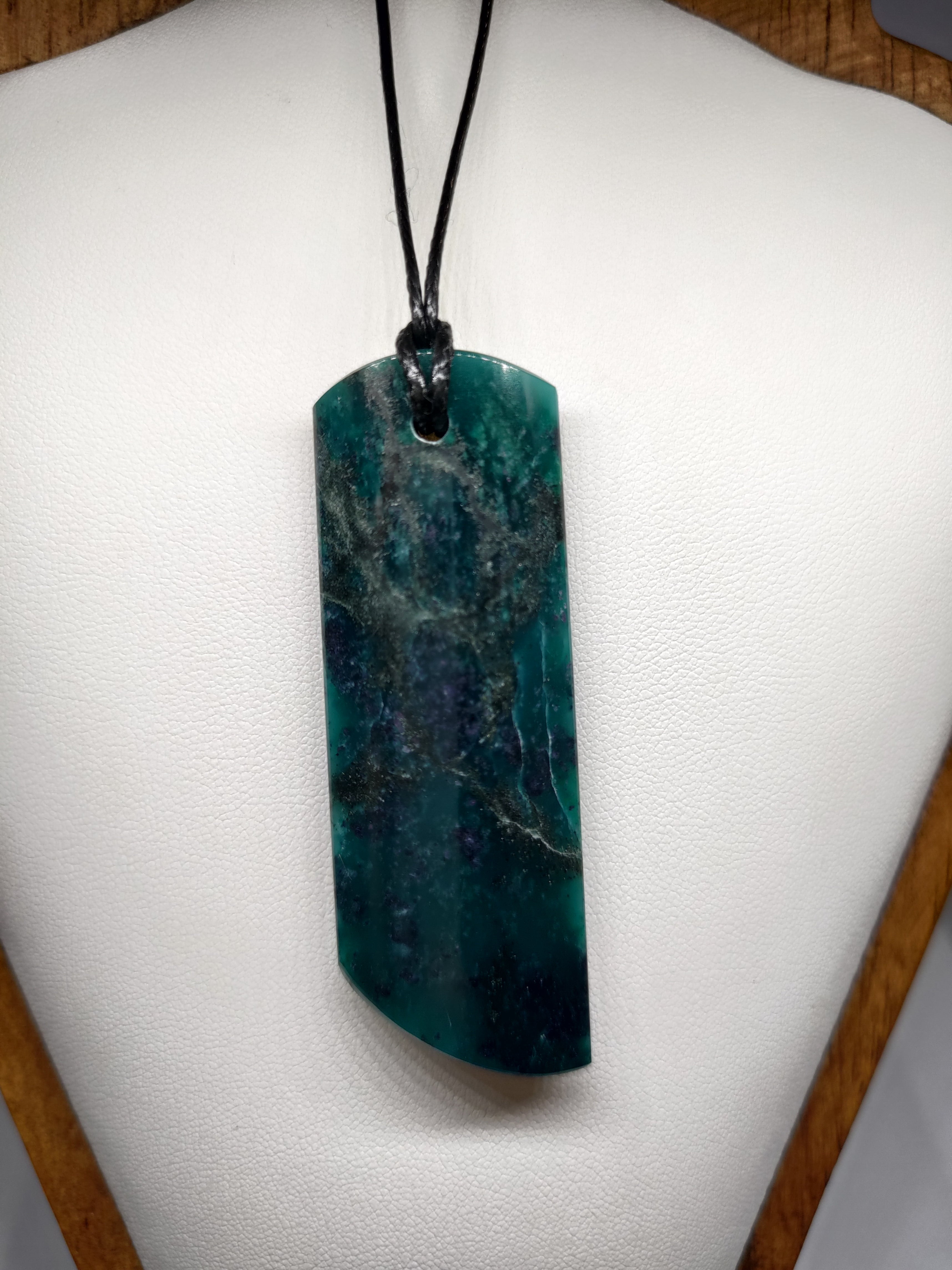 Goodletite – New Zealand Ruby Rock Hand Carved Pendant 0049