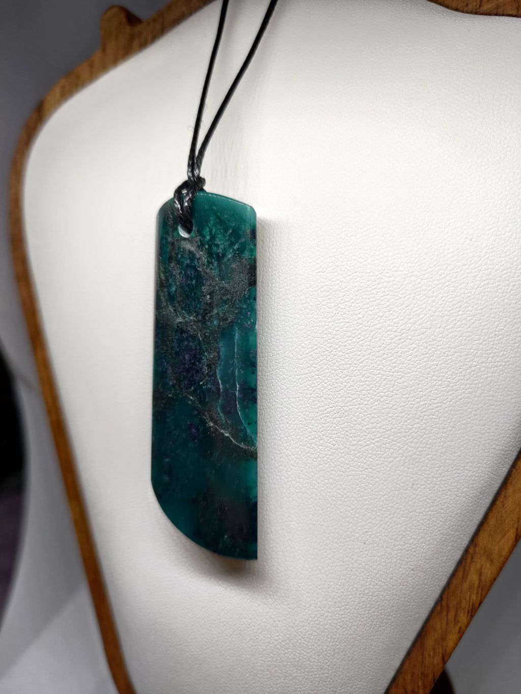 Goodletite – New Zealand Ruby Rock Hand Carved Pendant 0049