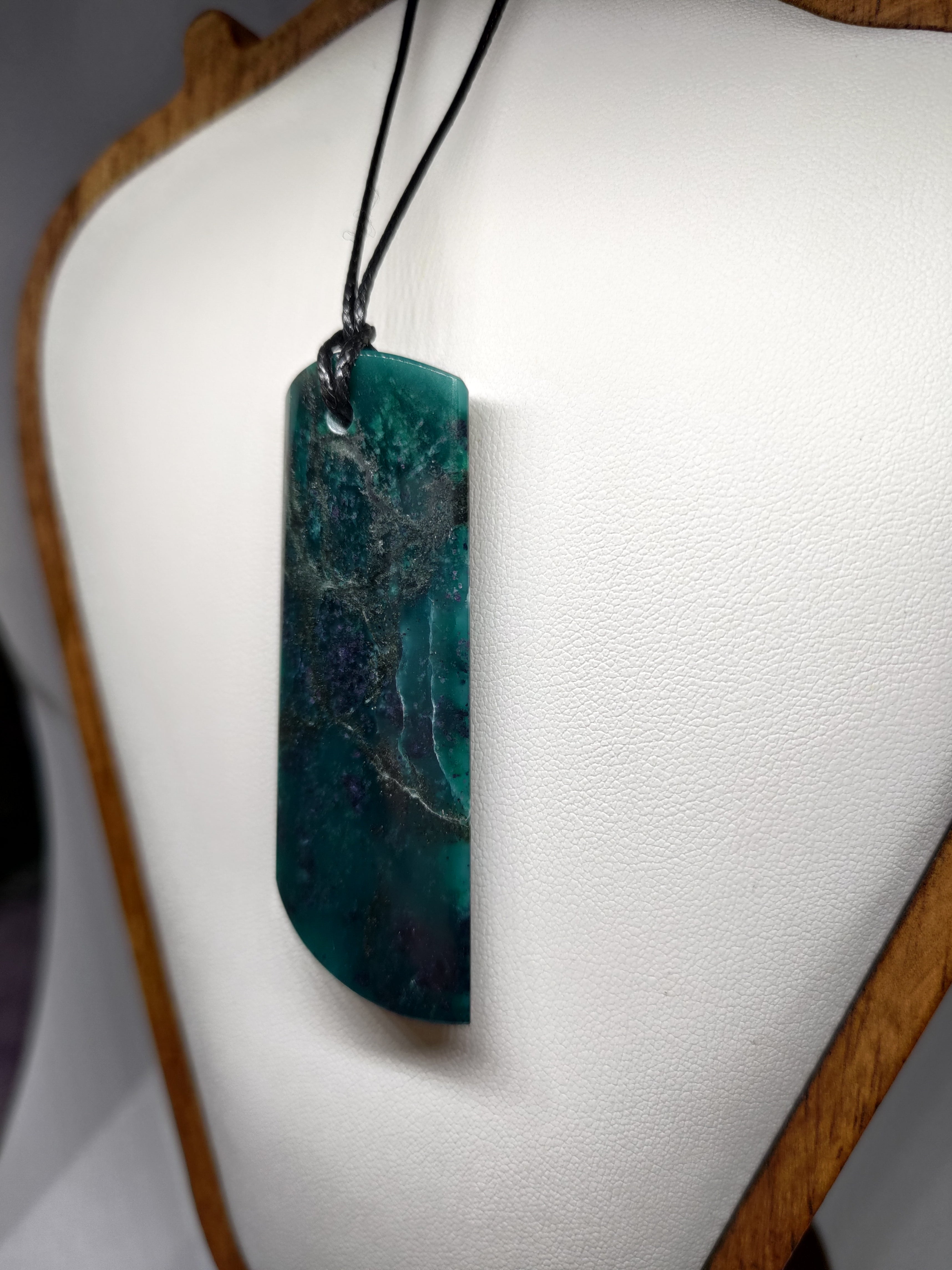 Goodletite – New Zealand Ruby Rock Hand Carved Pendant 0049