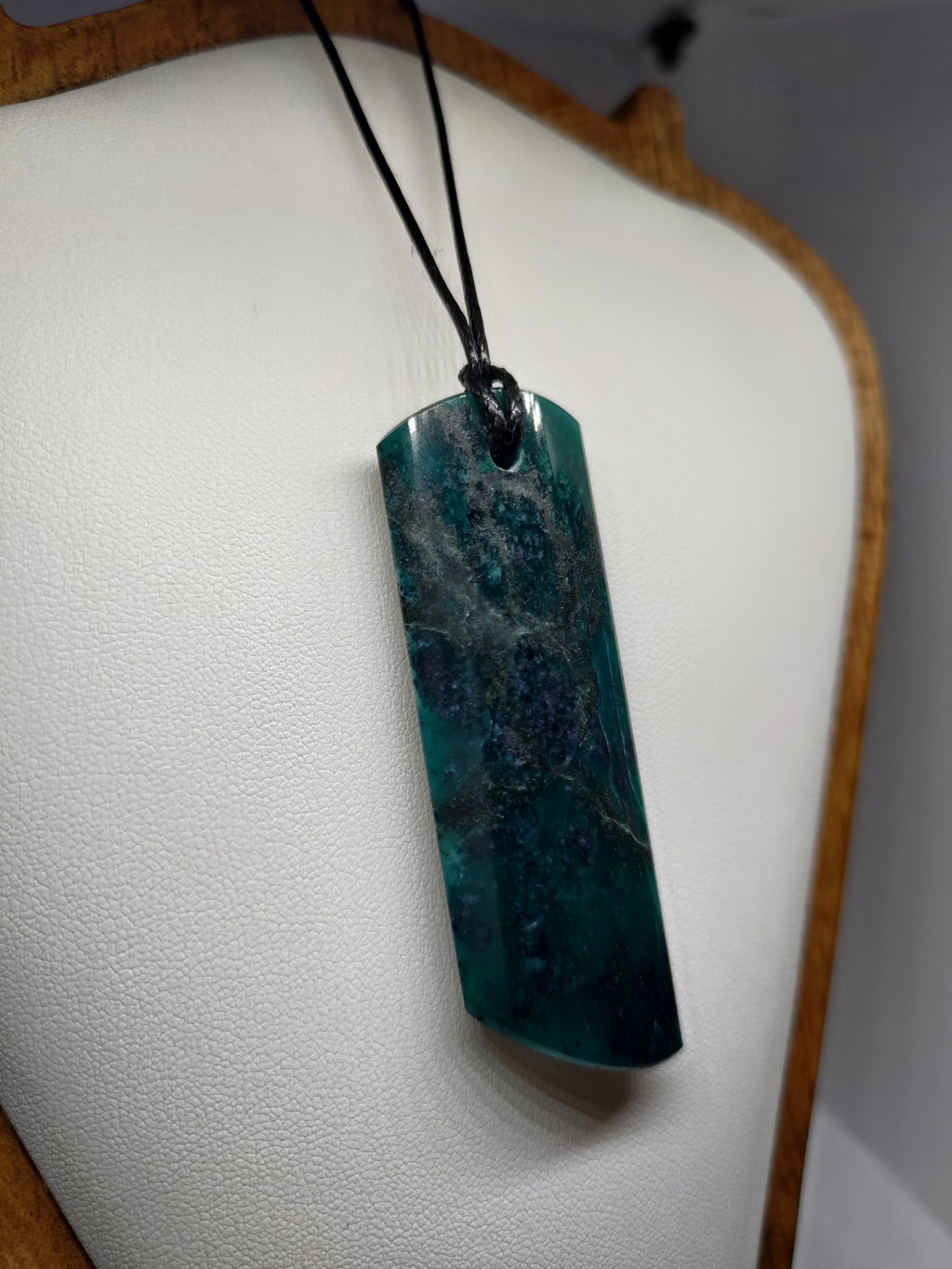 Goodletite – New Zealand Ruby Rock Hand Carved Pendant 0049