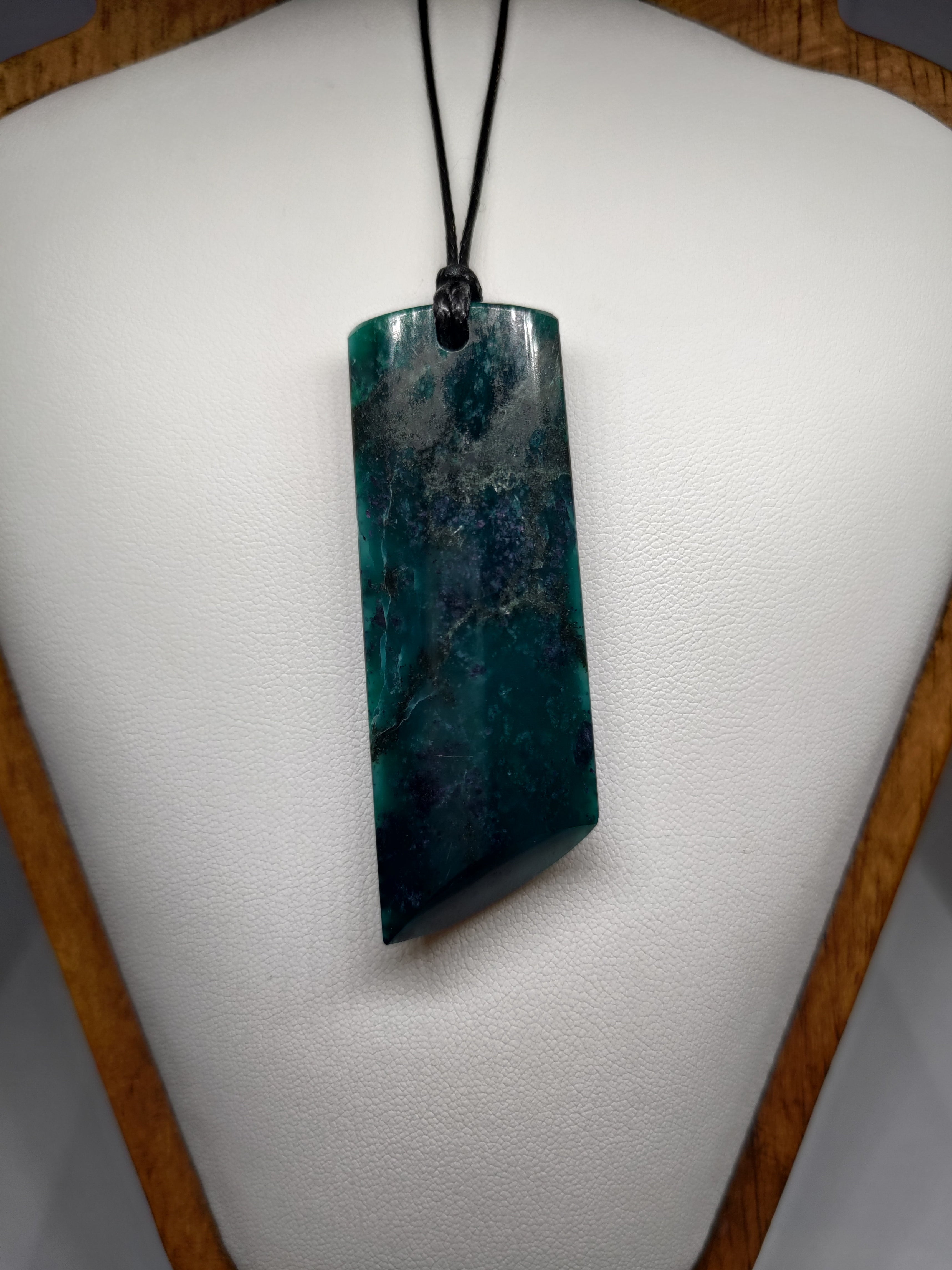 Goodletite – New Zealand Ruby Rock Hand Carved Pendant 0049