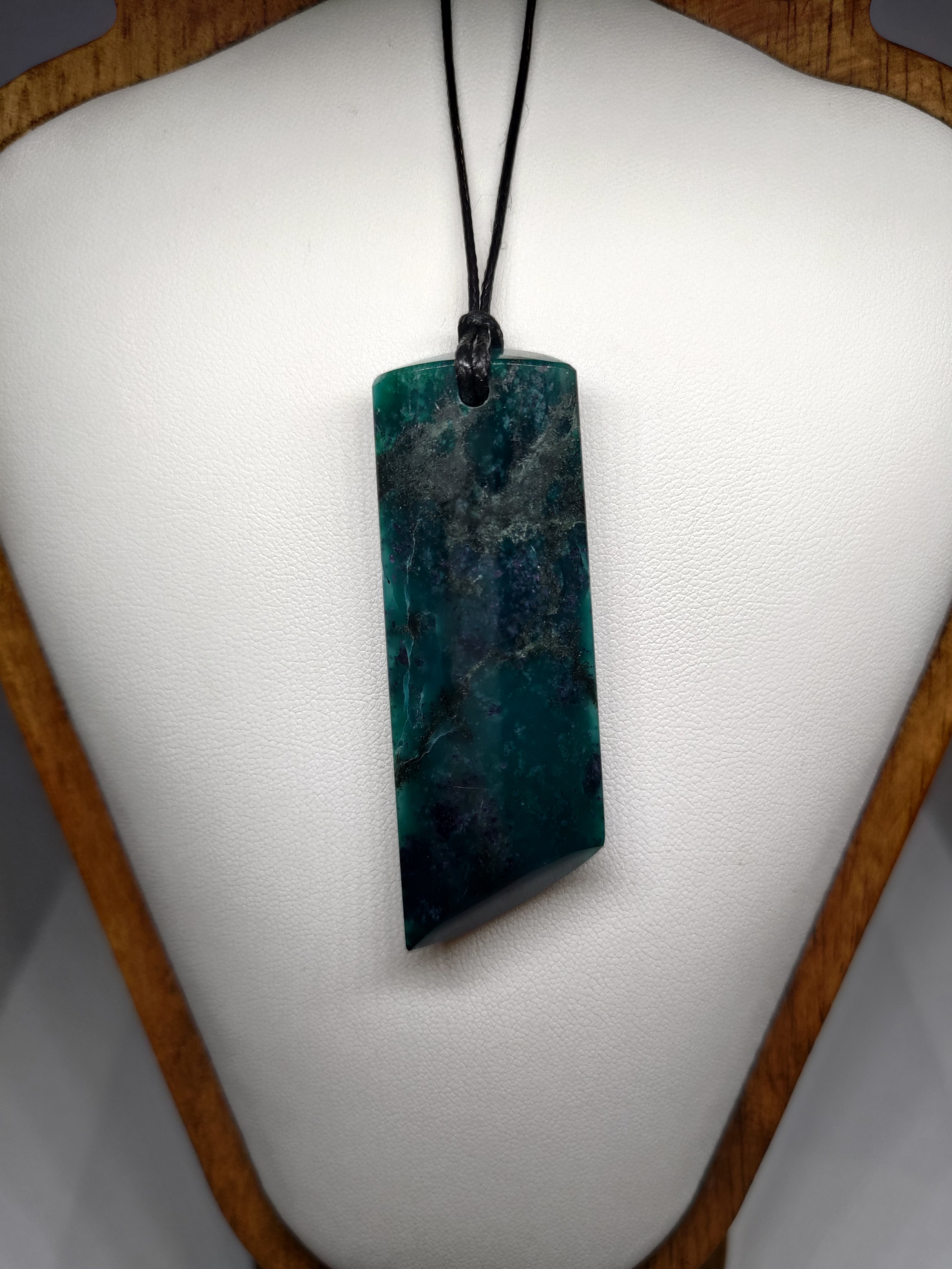 Goodletite – New Zealand Ruby Rock Hand Carved Pendant 0049