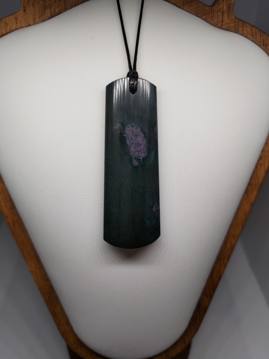 Goodletite – New Zealand Ruby Rock Hand Carved Pendant 0050