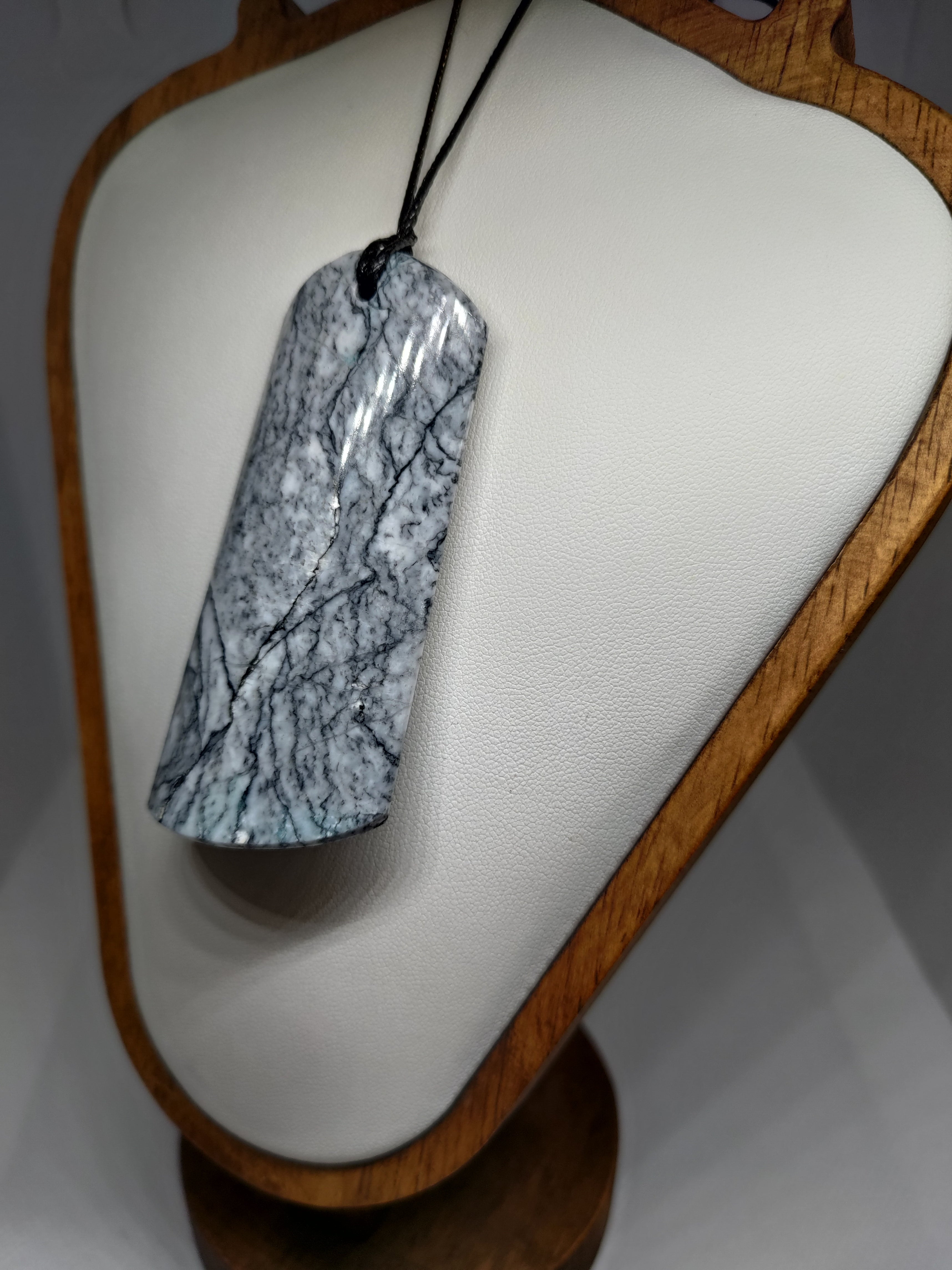 New Zealand White Howlite Necklace Ref 0015