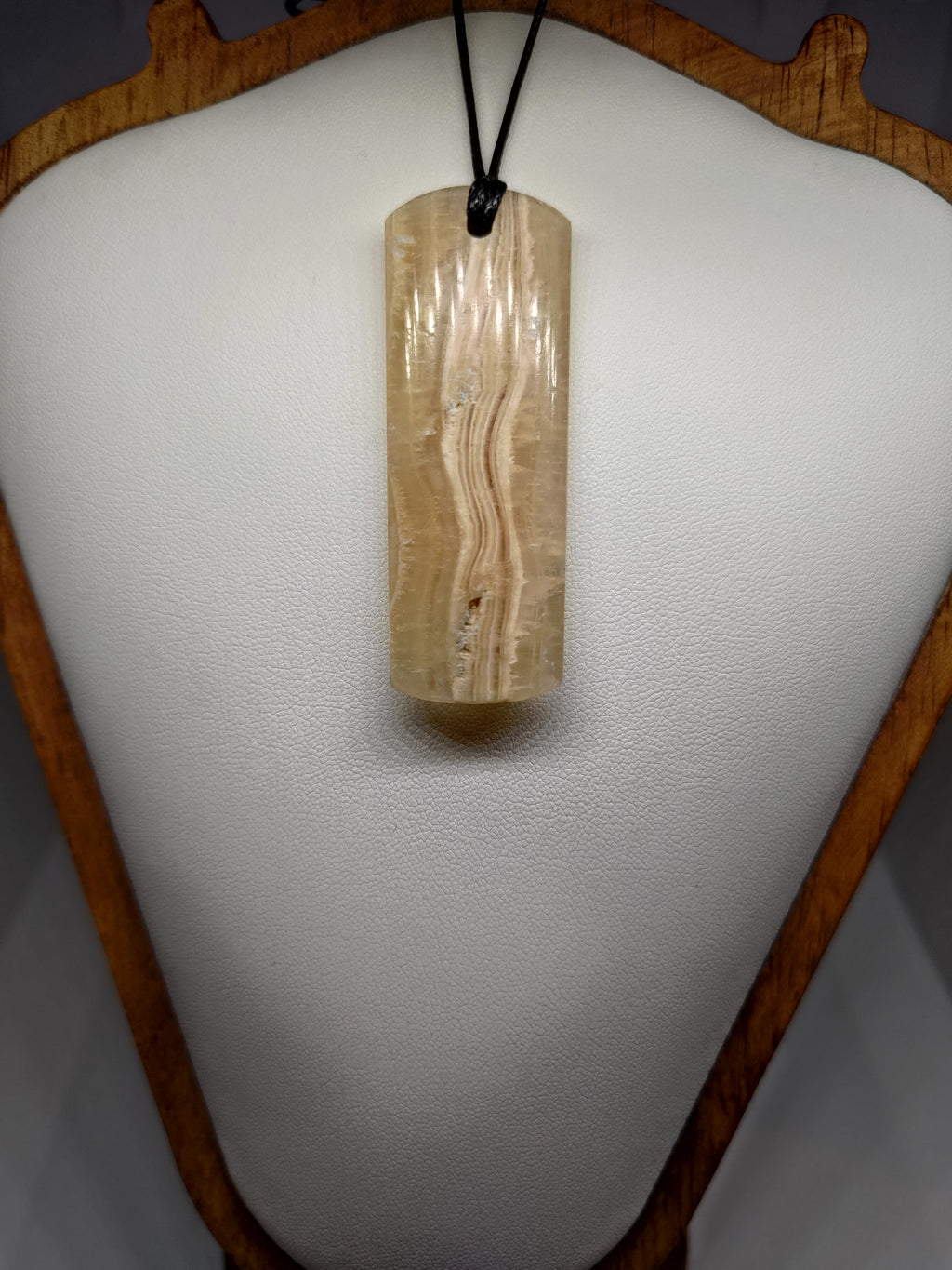 New Zealand Calcite Stone Necklace Ref 0011