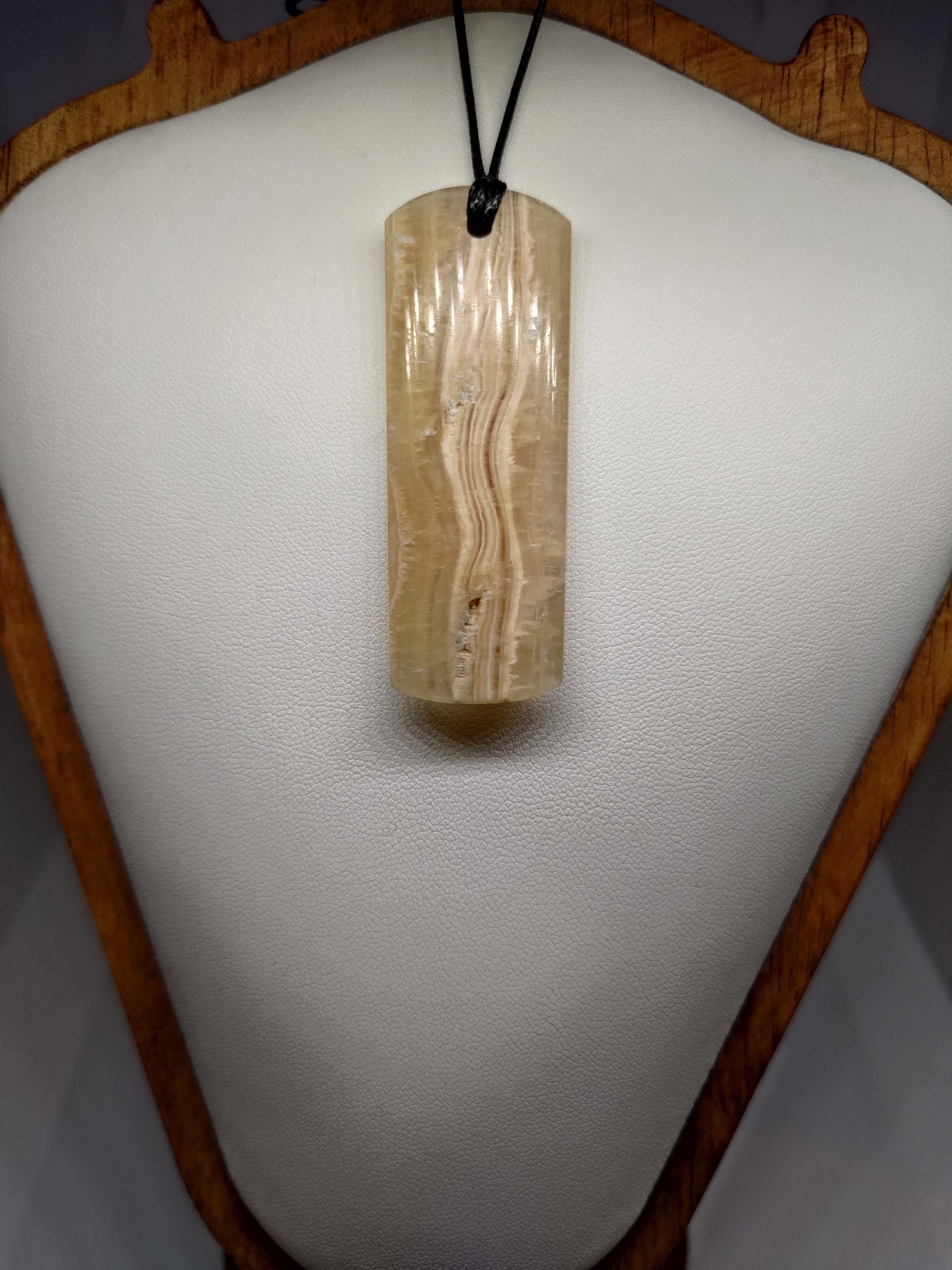 New Zealand Calcite Stone Necklace Ref 0011