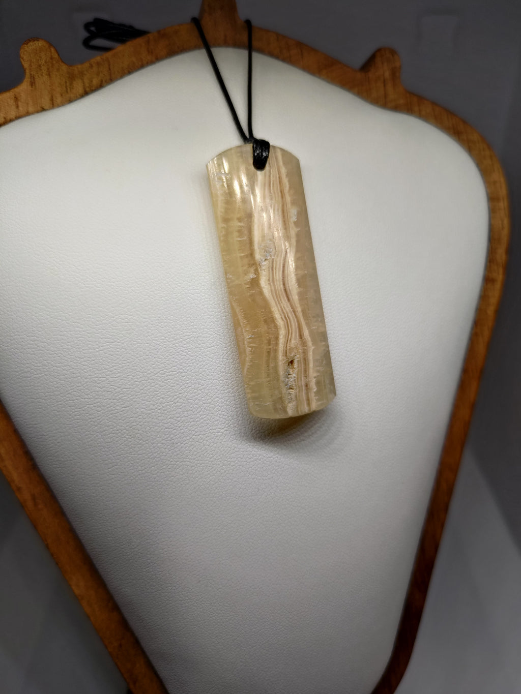 New Zealand Calcite Stone Necklace Ref 0011