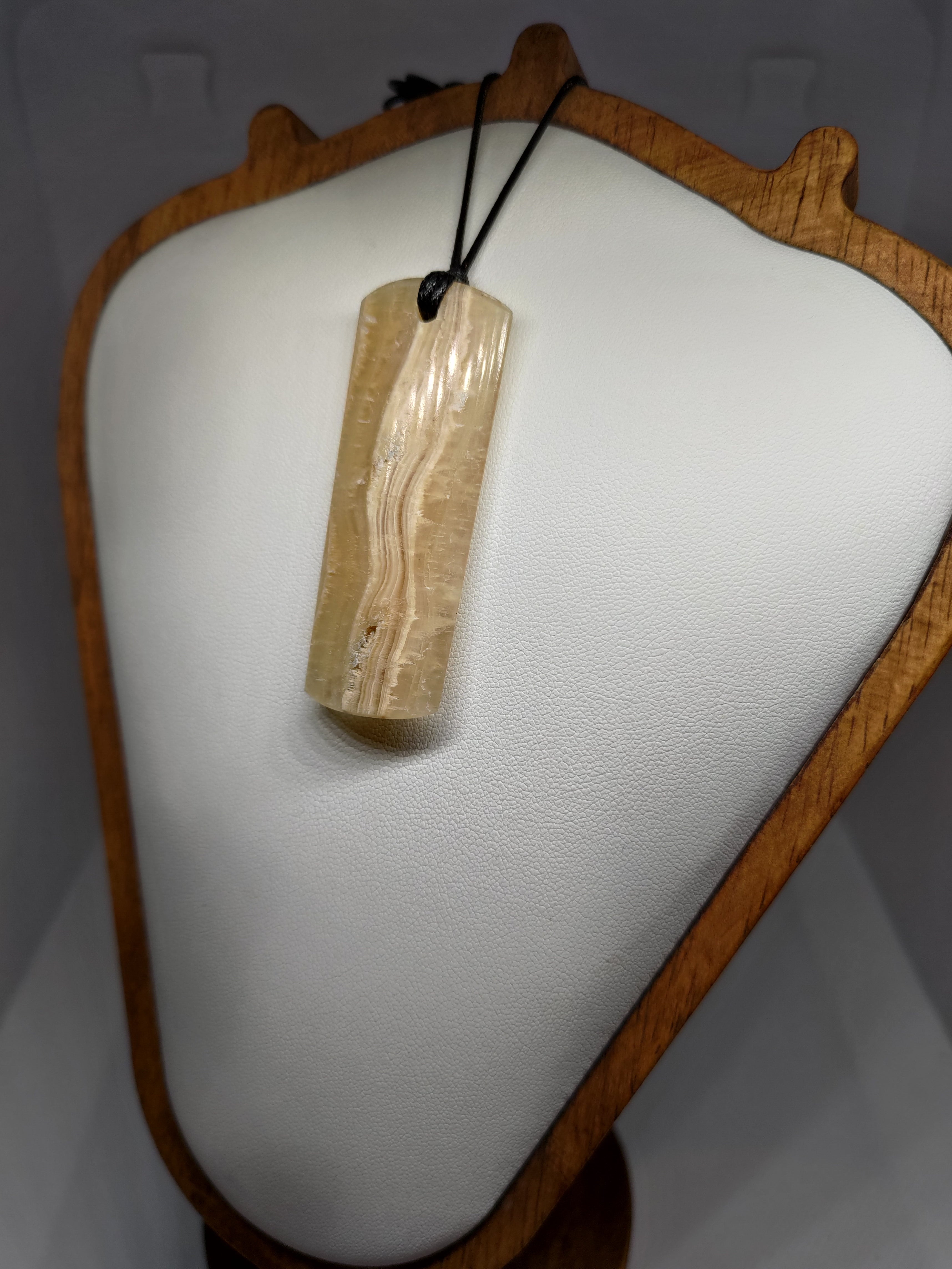New Zealand Calcite Stone Necklace Ref 0011