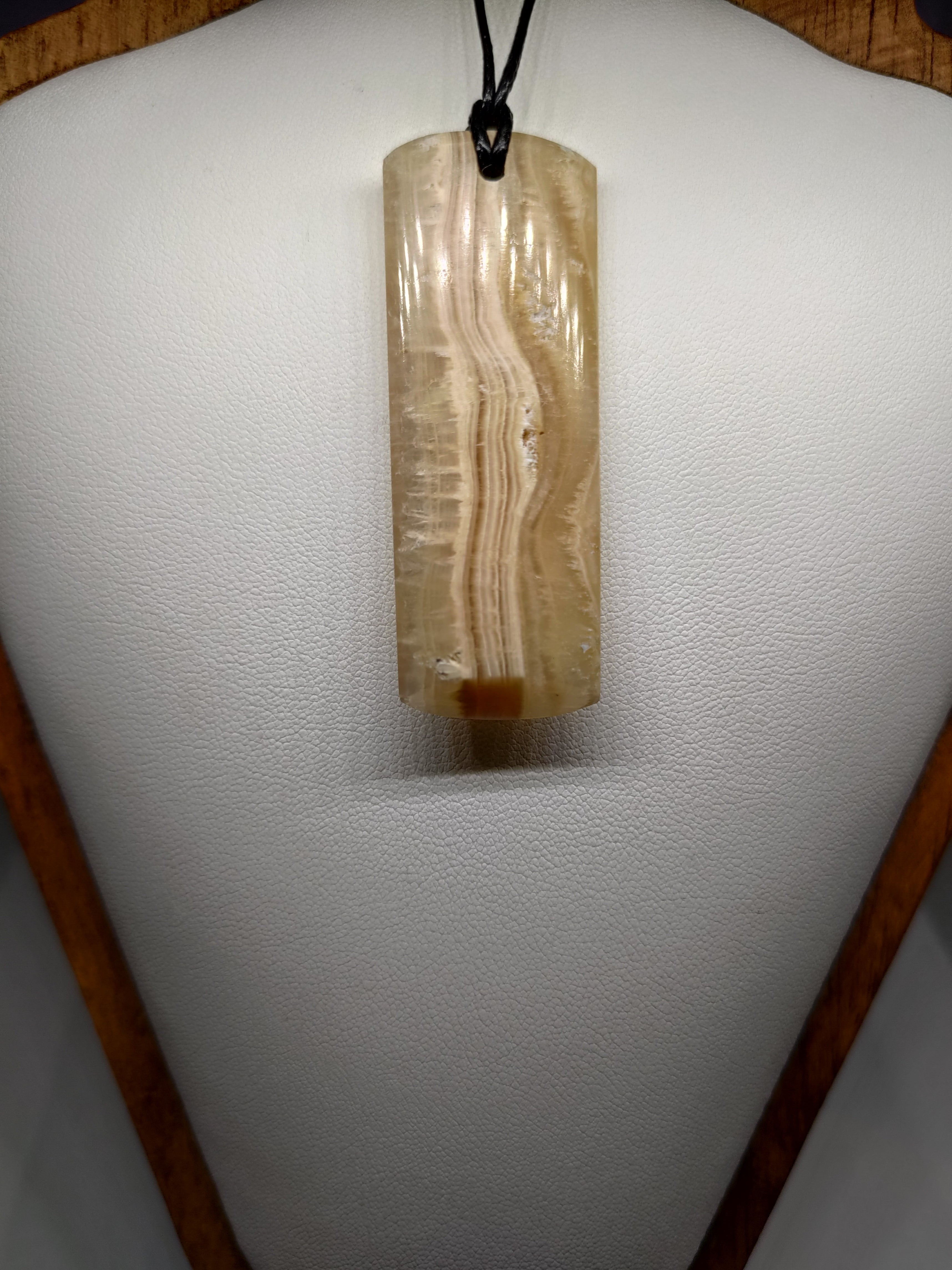 New Zealand Calcite Stone Necklace Ref 0011