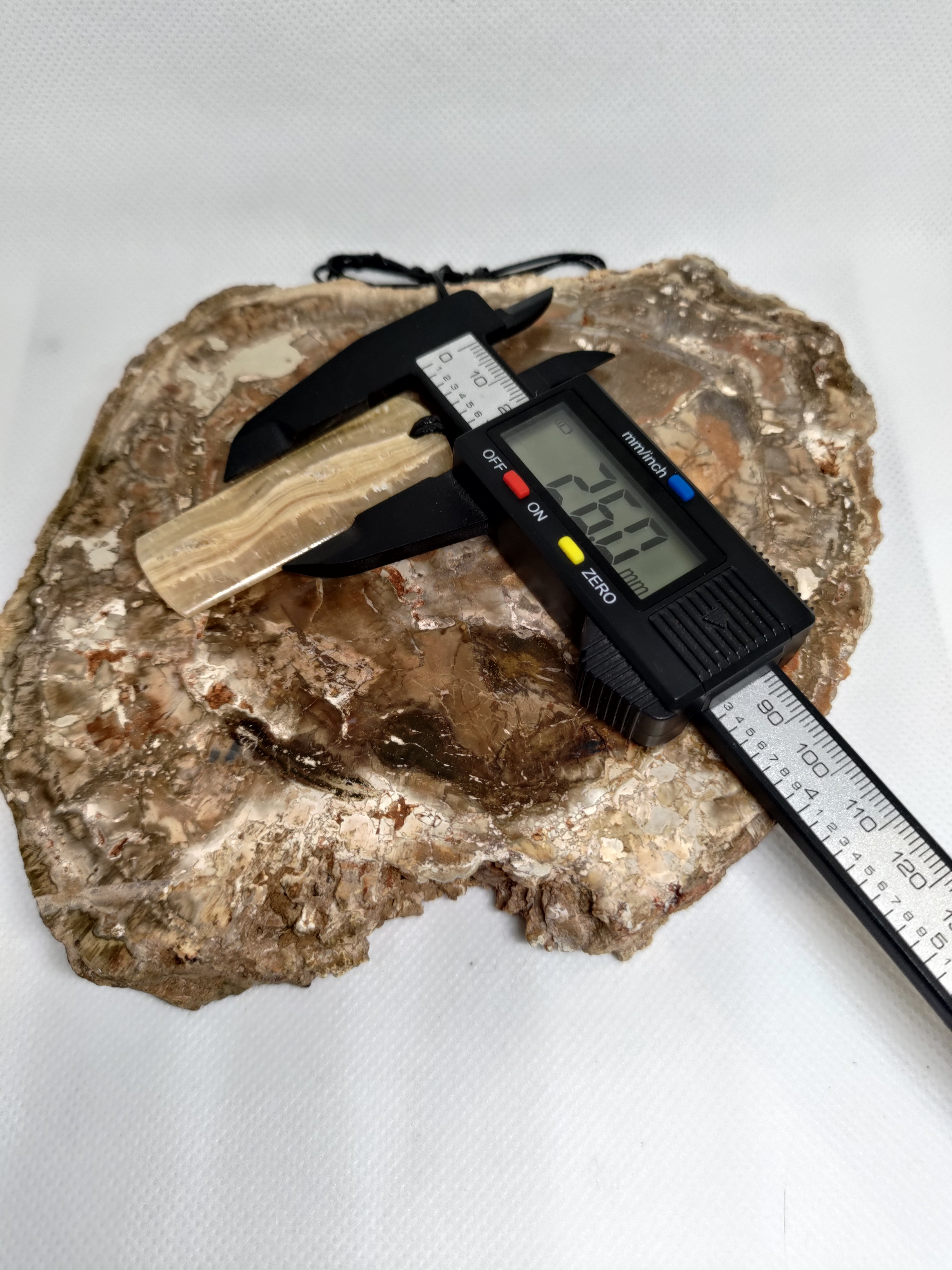 New Zealand Calcite Stone Necklace Ref 0011