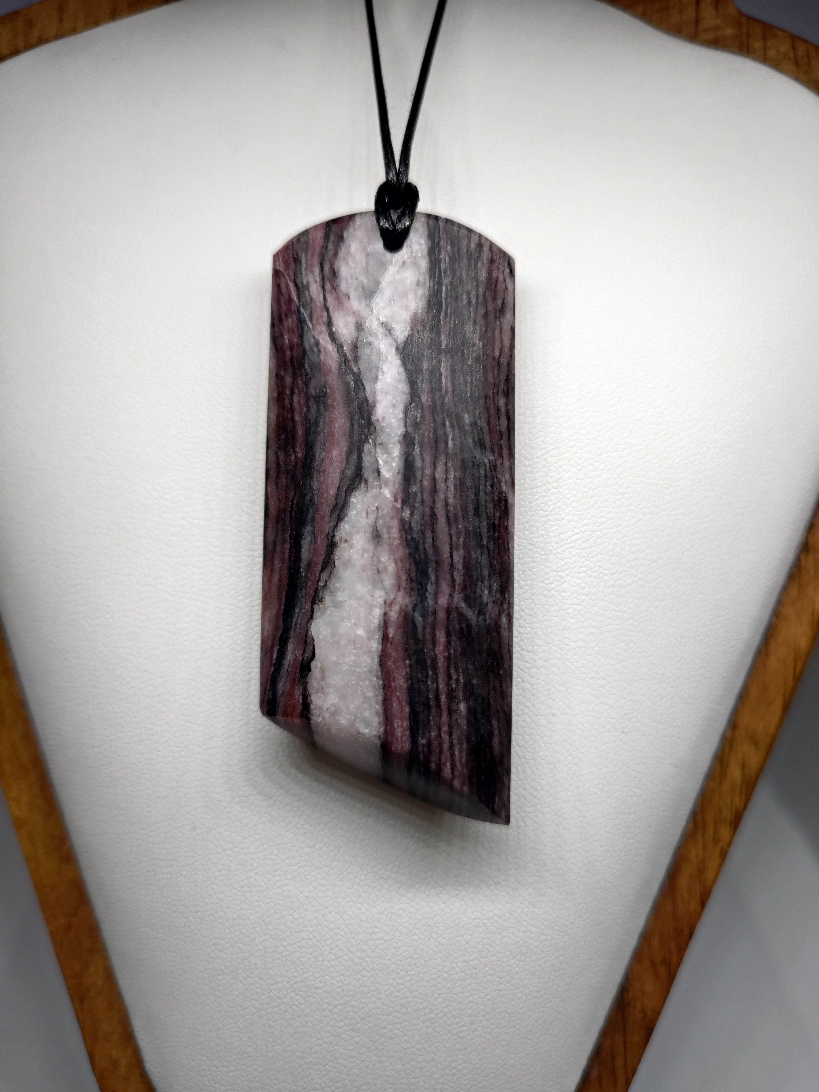 New Zealand Aroha Stone Necklace Ref 0010