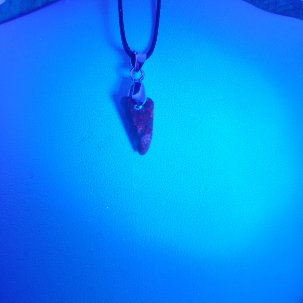 Goodletite – New Zealand Ruby Rock Hand Carved Pendant with .925 Sterling Silver Clasp Ref: 0067