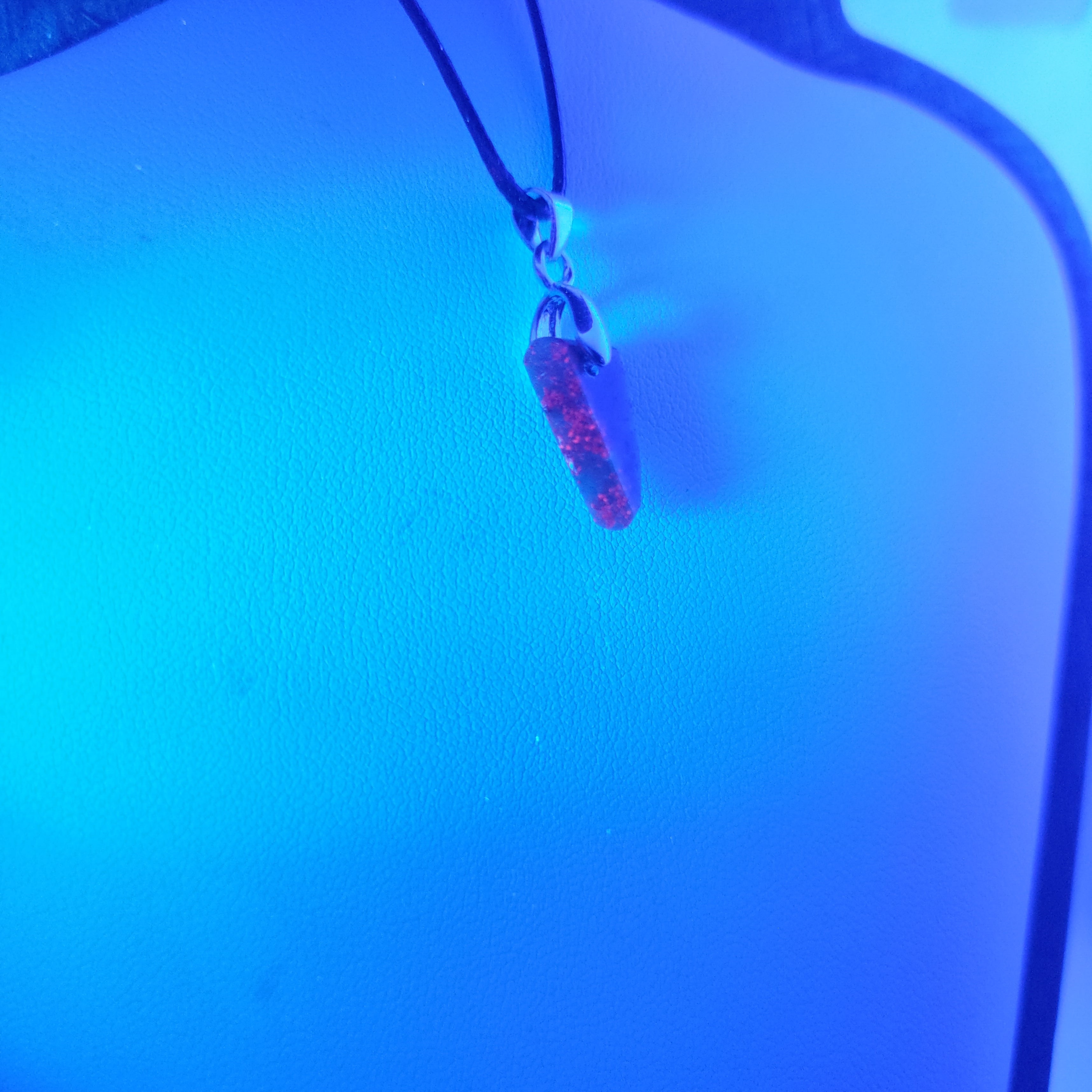 Goodletite – New Zealand Ruby Rock Hand Carved Pendant with .925 Sterling Silver Clasp Ref: 0067