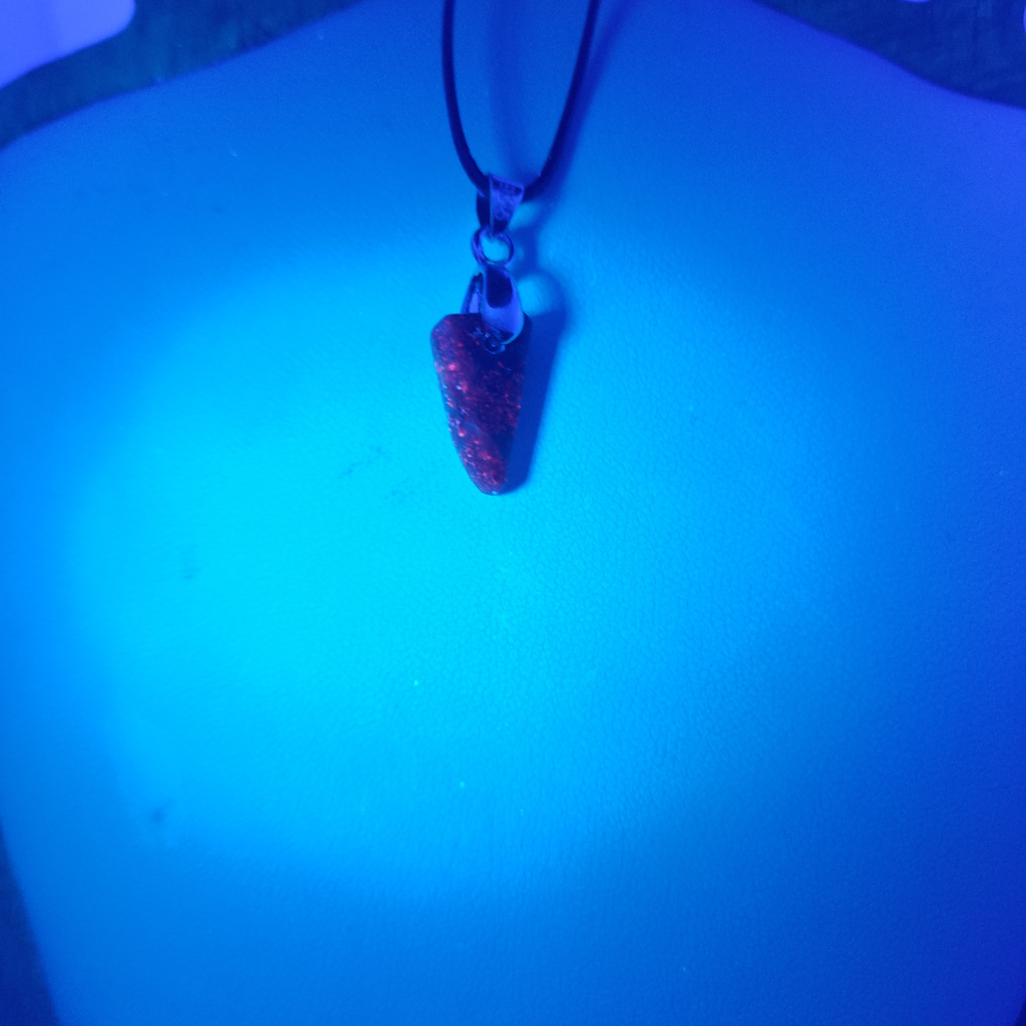 Goodletite – New Zealand Ruby Rock Hand Carved Pendant with .925 Sterling Silver Clasp Ref: 0067