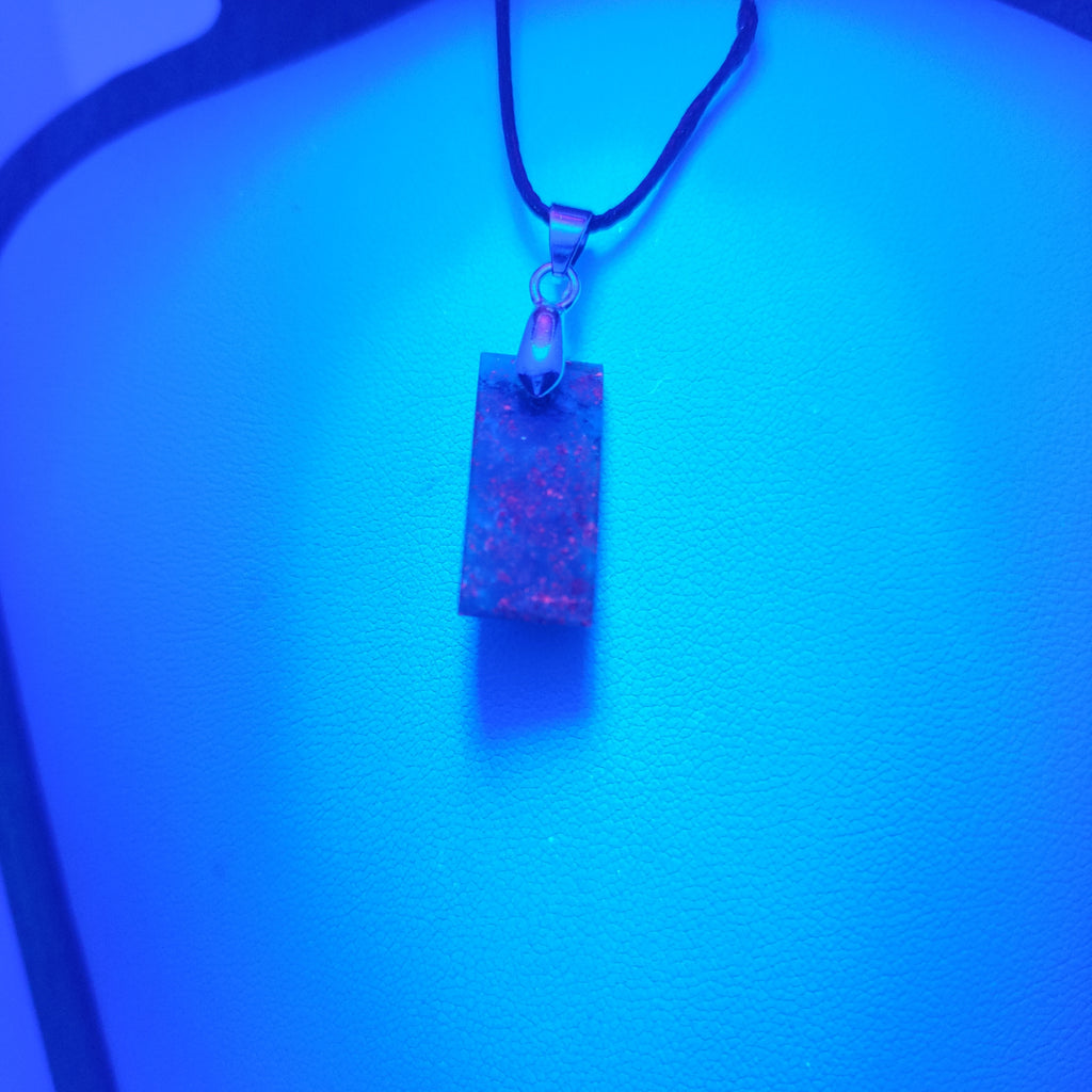Goodletite – New Zealand Ruby Rock Hand Carved Pendant with .925 Sterling Silver Clasp Ref: 0066