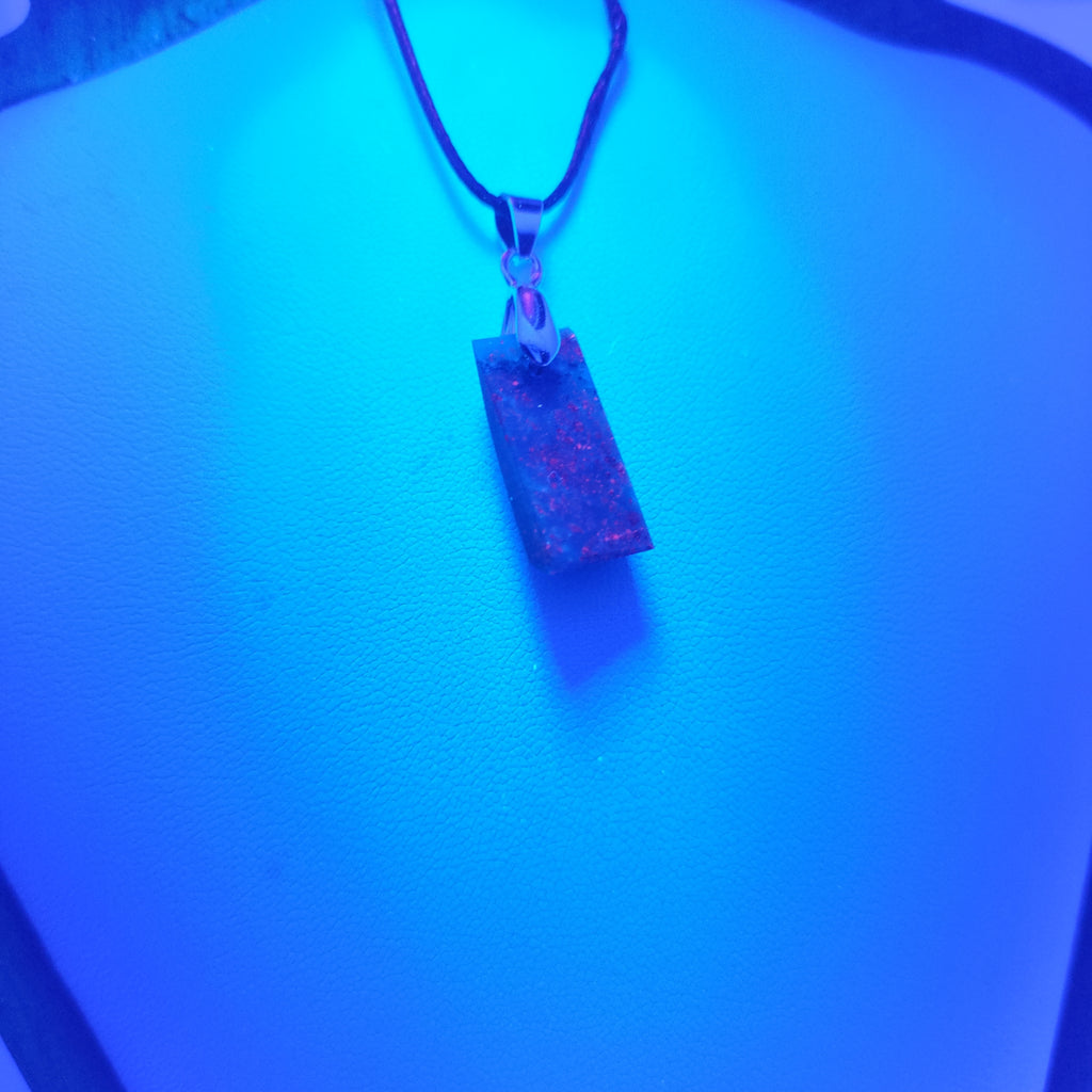 Goodletite – New Zealand Ruby Rock Hand Carved Pendant with .925 Sterling Silver Clasp Ref: 0066