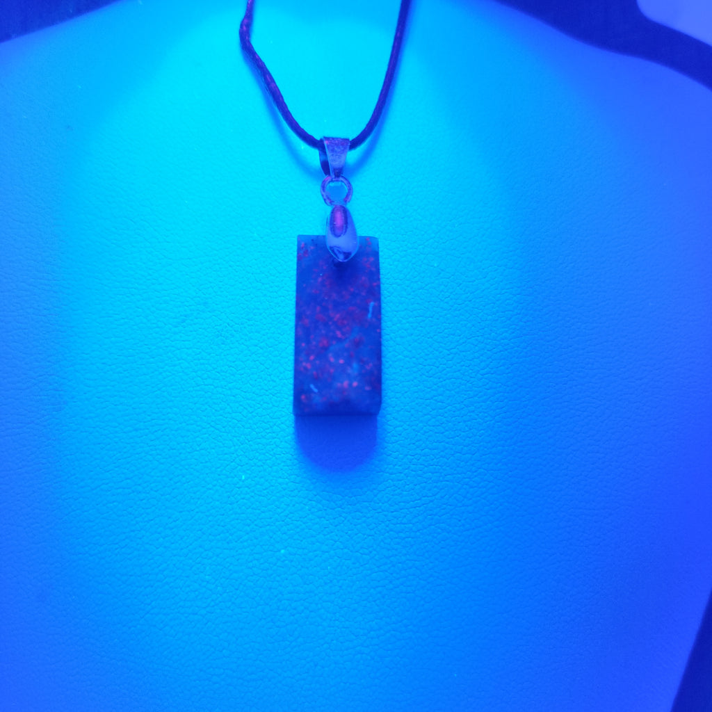 Goodletite – New Zealand Ruby Rock Hand Carved Pendant with .925 Sterling Silver Clasp Ref: 0066