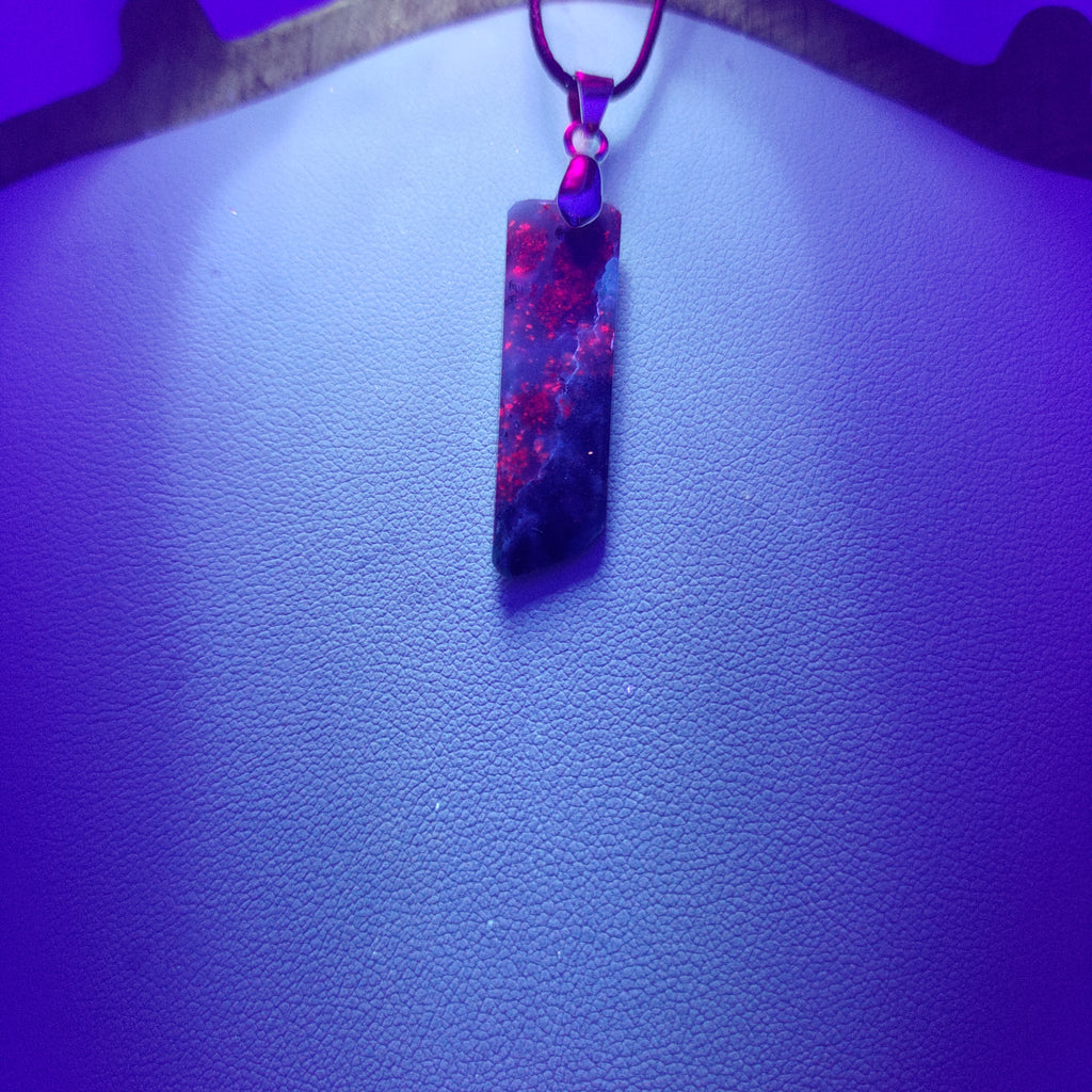 Goodletite – New Zealand Ruby Rock Hand Carved Pendant with .925 Sterling Silver Clasp Ref: 0065