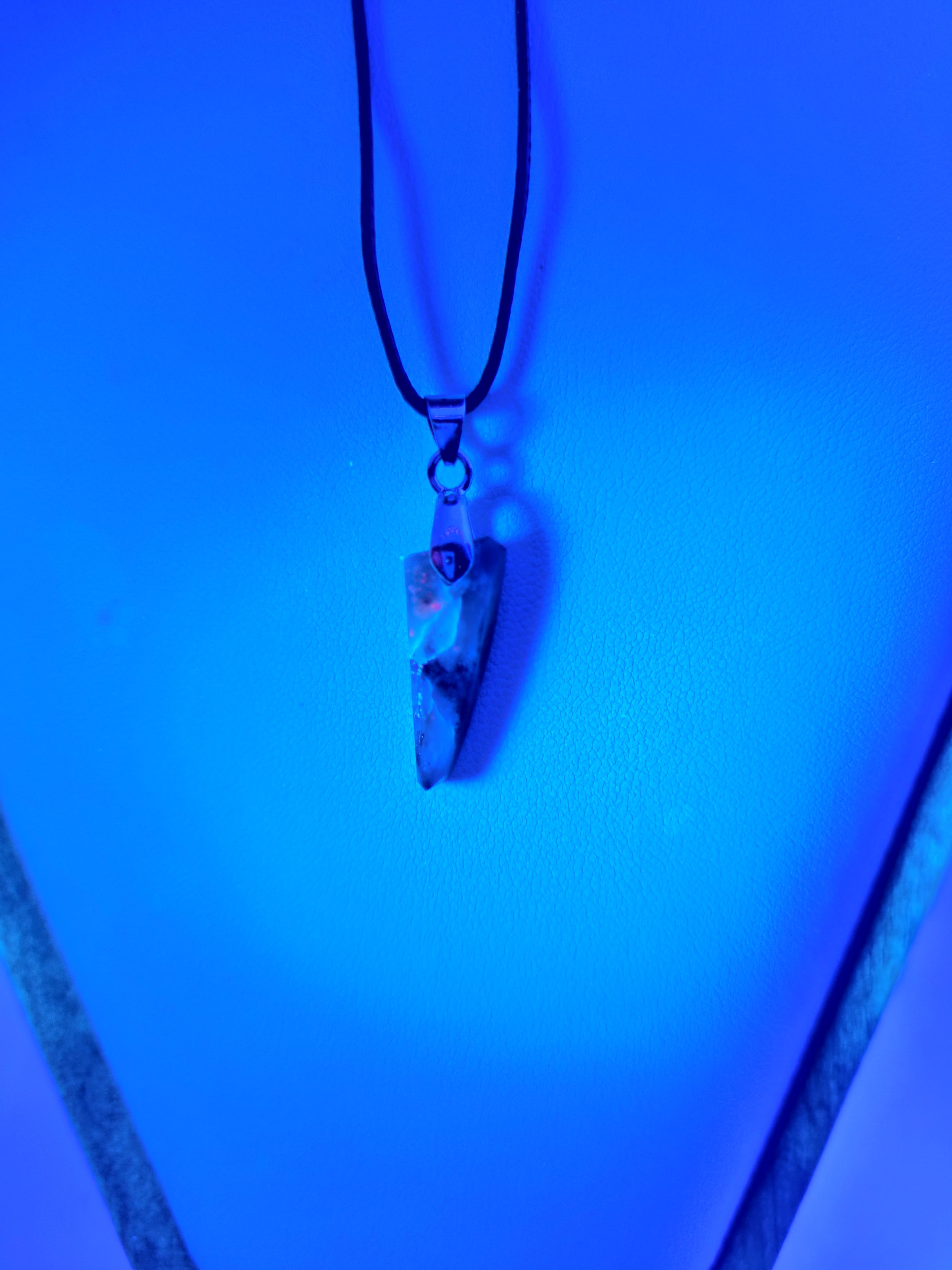 Goodletite – New Zealand Ruby Rock Hand Carved Pendant with .925 Sterling Silver Clasp Ref: 0070