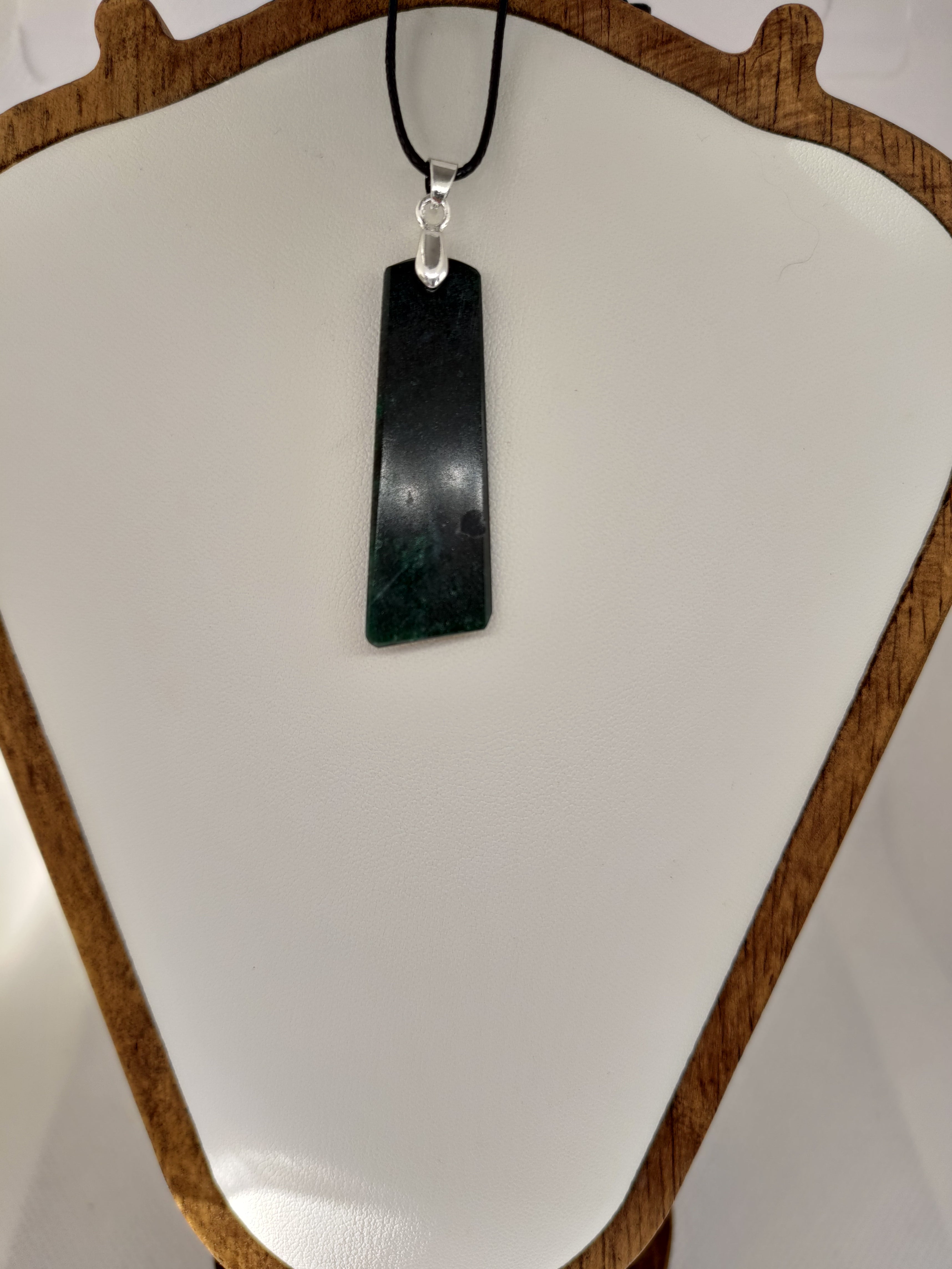 Goodletite – New Zealand Ruby Rock Hand Carved Pendant with .925 Sterling Silver Clasp Ref: 0069