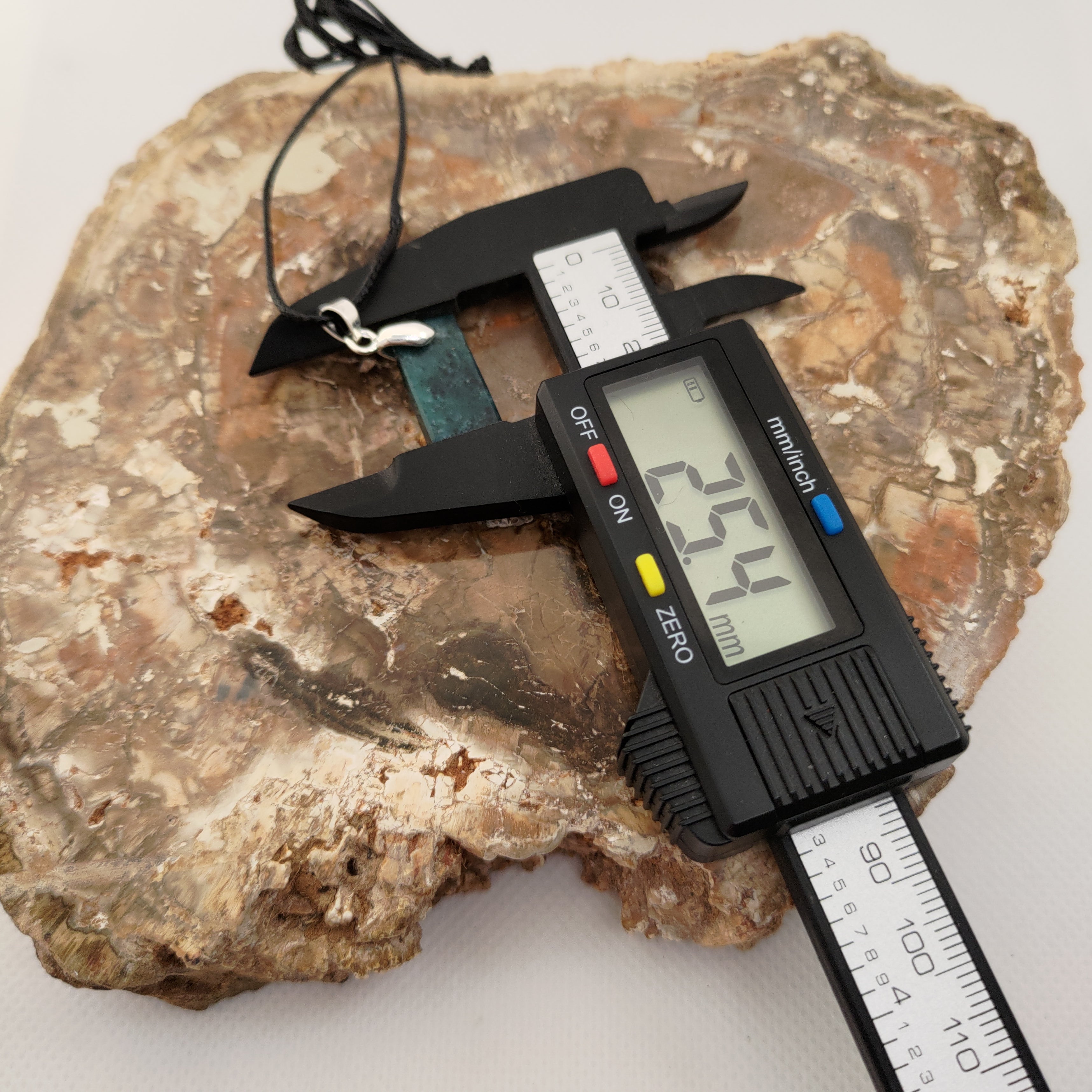 Goodletite – New Zealand Ruby Rock Hand Carved Pendant with .925 Sterling Silver Clasp Ref: 0066