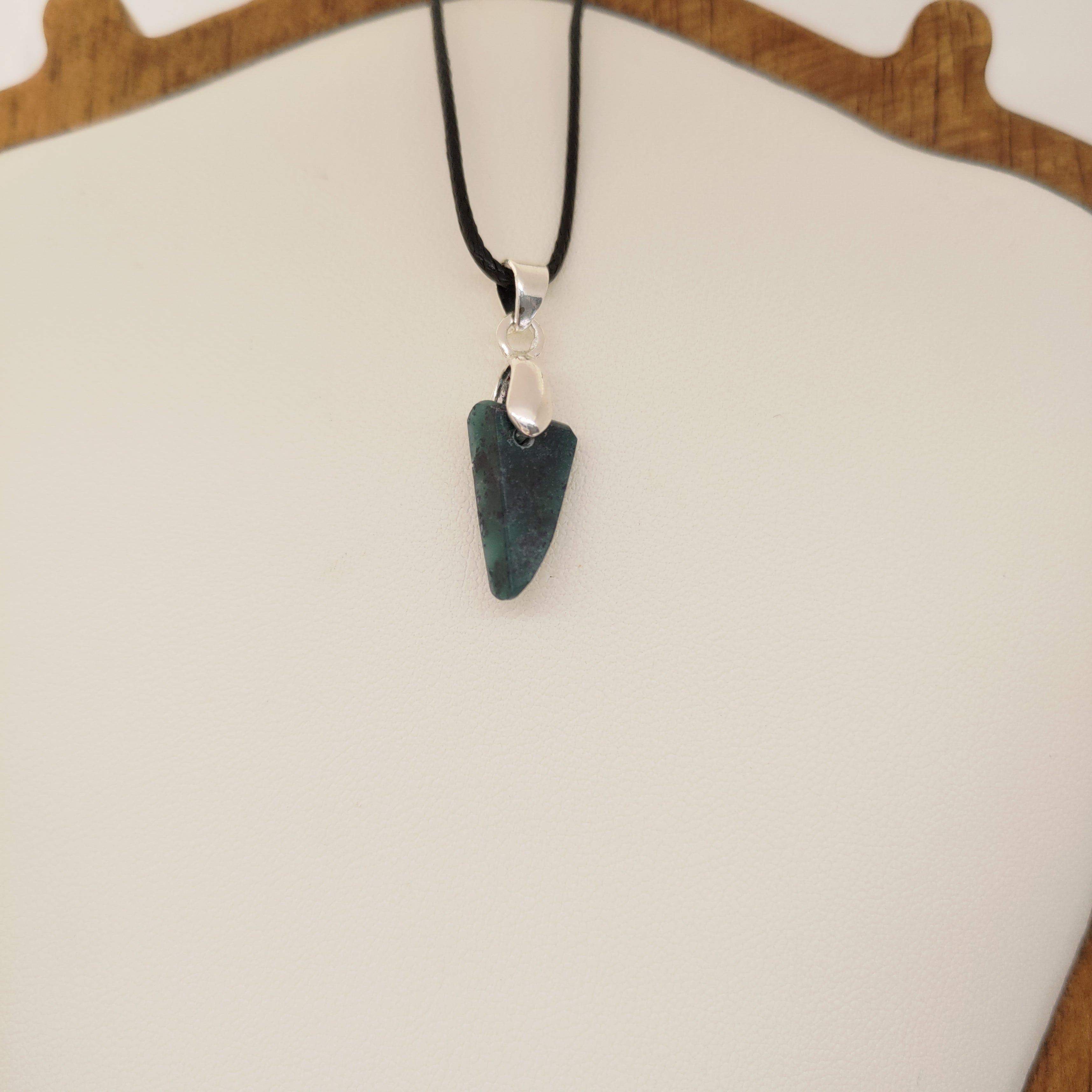 Goodletite – New Zealand Ruby Rock Hand Carved Pendant with .925 Sterling Silver Clasp Ref: 0067