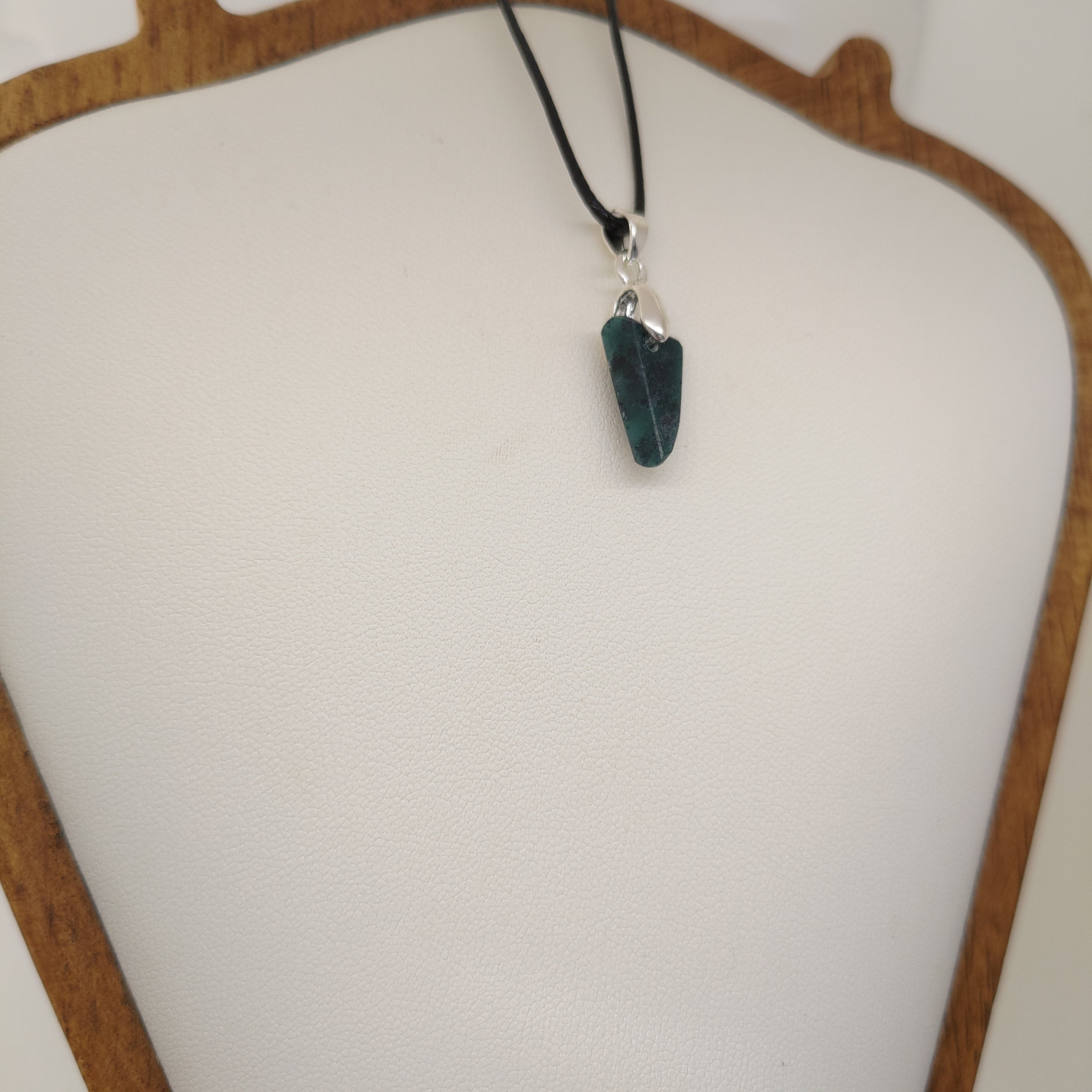 Goodletite – New Zealand Ruby Rock Hand Carved Pendant with .925 Sterling Silver Clasp Ref: 0067