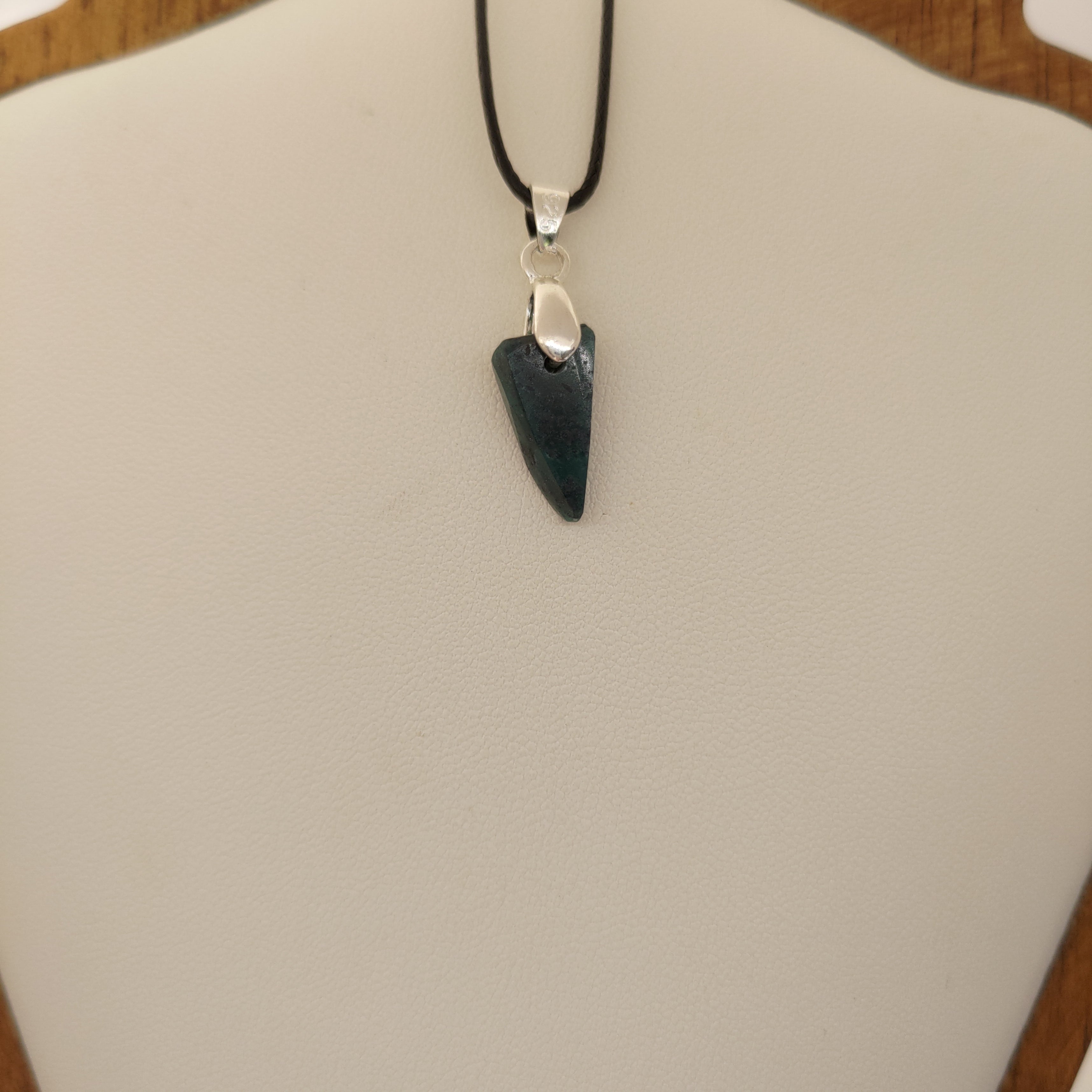 Goodletite – New Zealand Ruby Rock Hand Carved Pendant with .925 Sterling Silver Clasp Ref: 0067