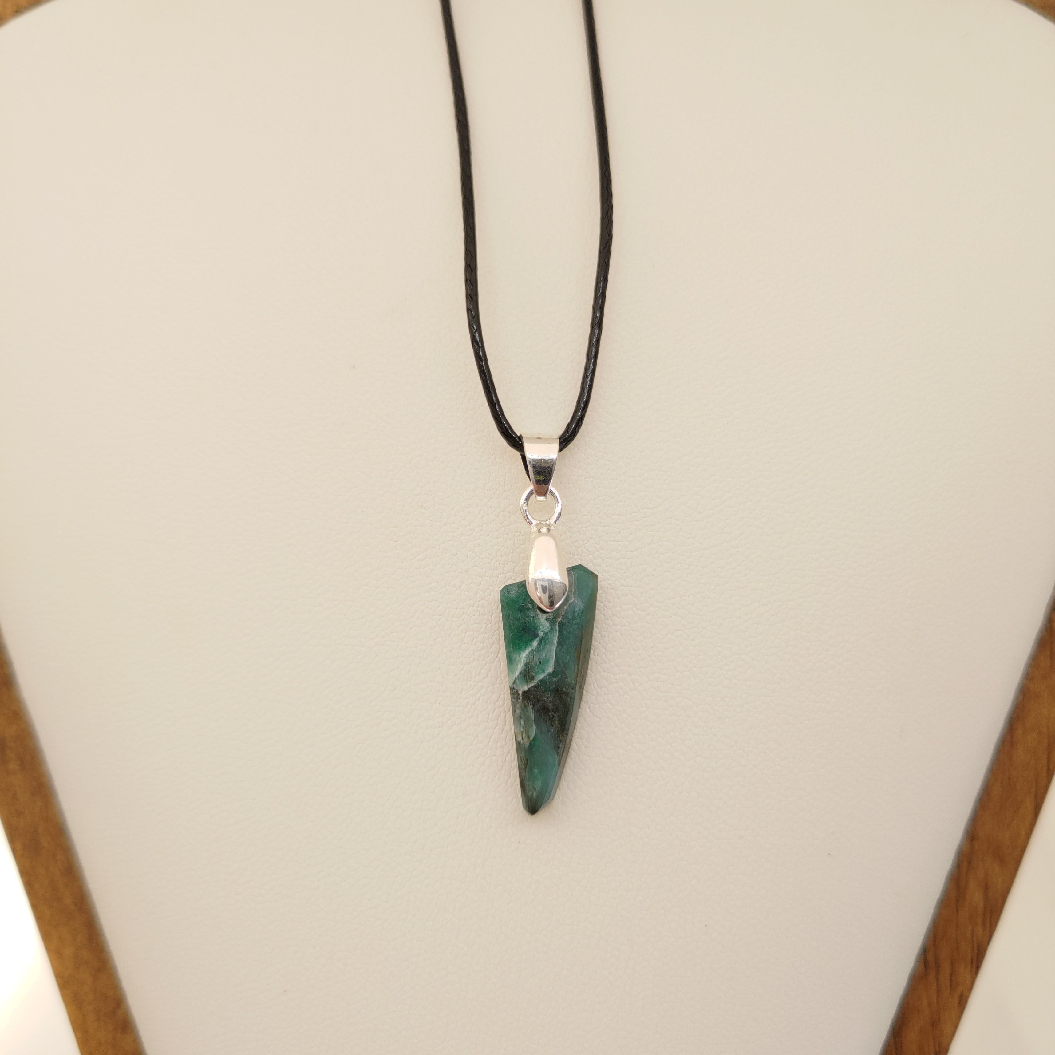 Goodletite – New Zealand Ruby Rock Hand Carved Pendant with .925 Sterling Silver Clasp Ref: 0070