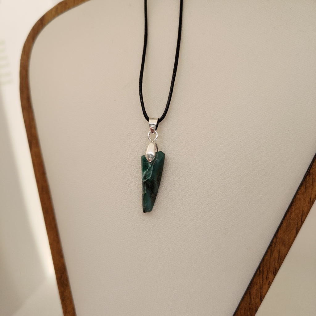 Goodletite – New Zealand Ruby Rock Hand Carved Pendant with .925 Sterling Silver Clasp Ref: 0070
